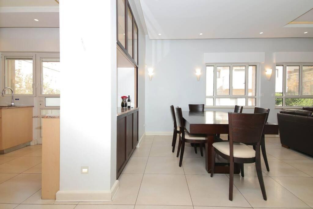 Bright, Spacious, & Homey Central Rechavia Residence view 4