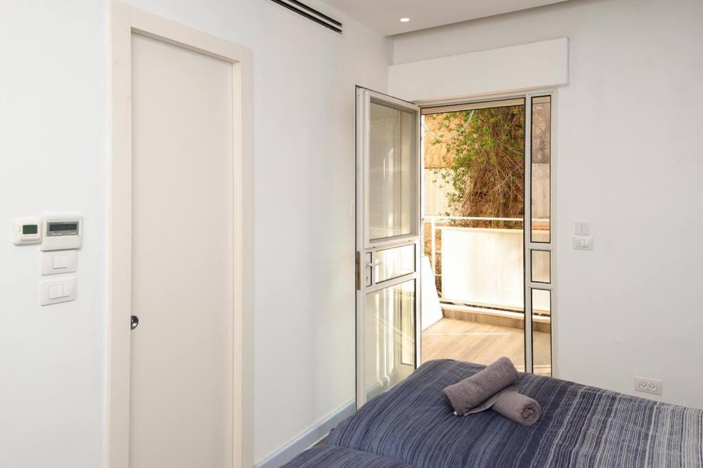 Bright, Spacious, & Homey Central Rechavia Residence view 5