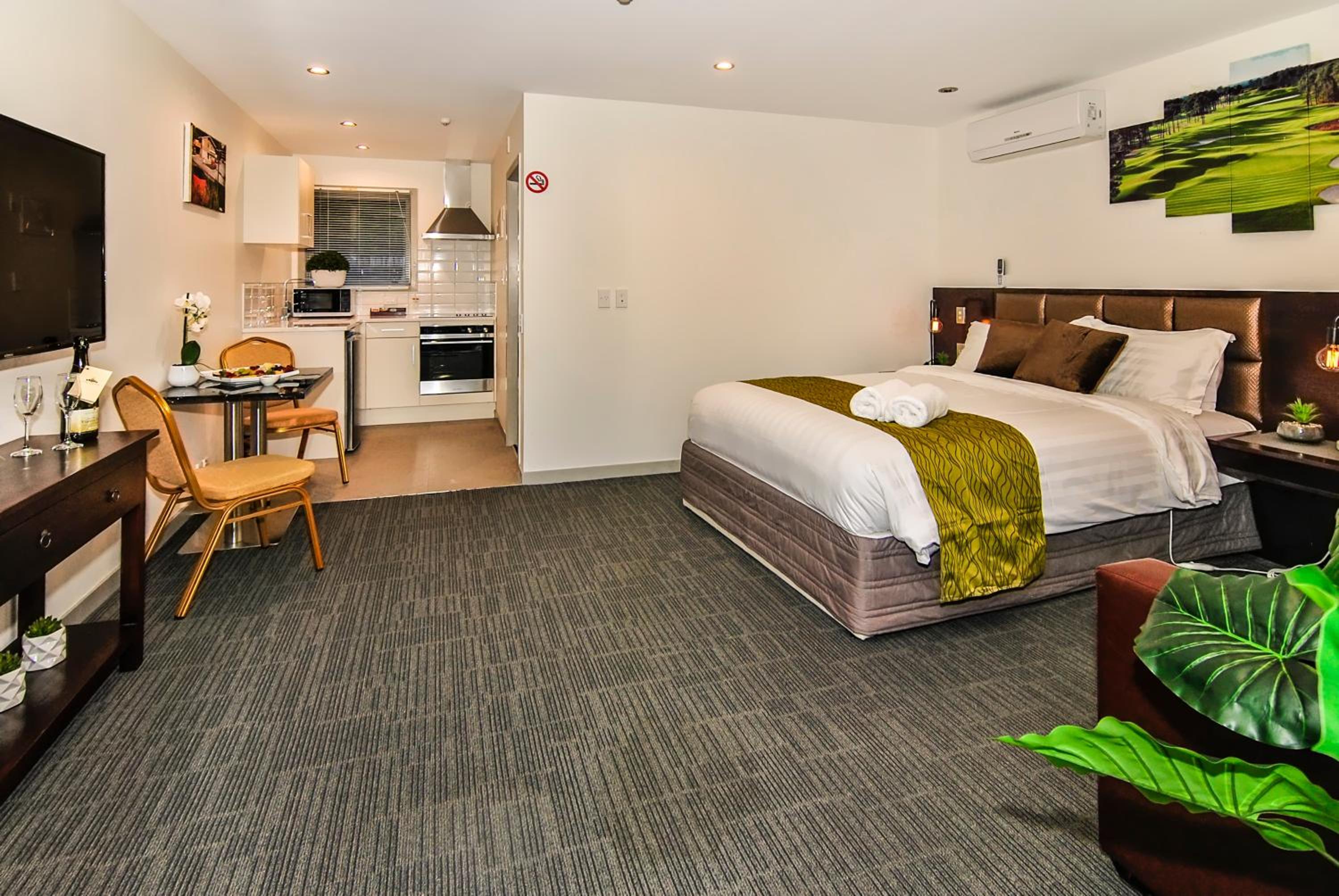 Newlands Court Motel