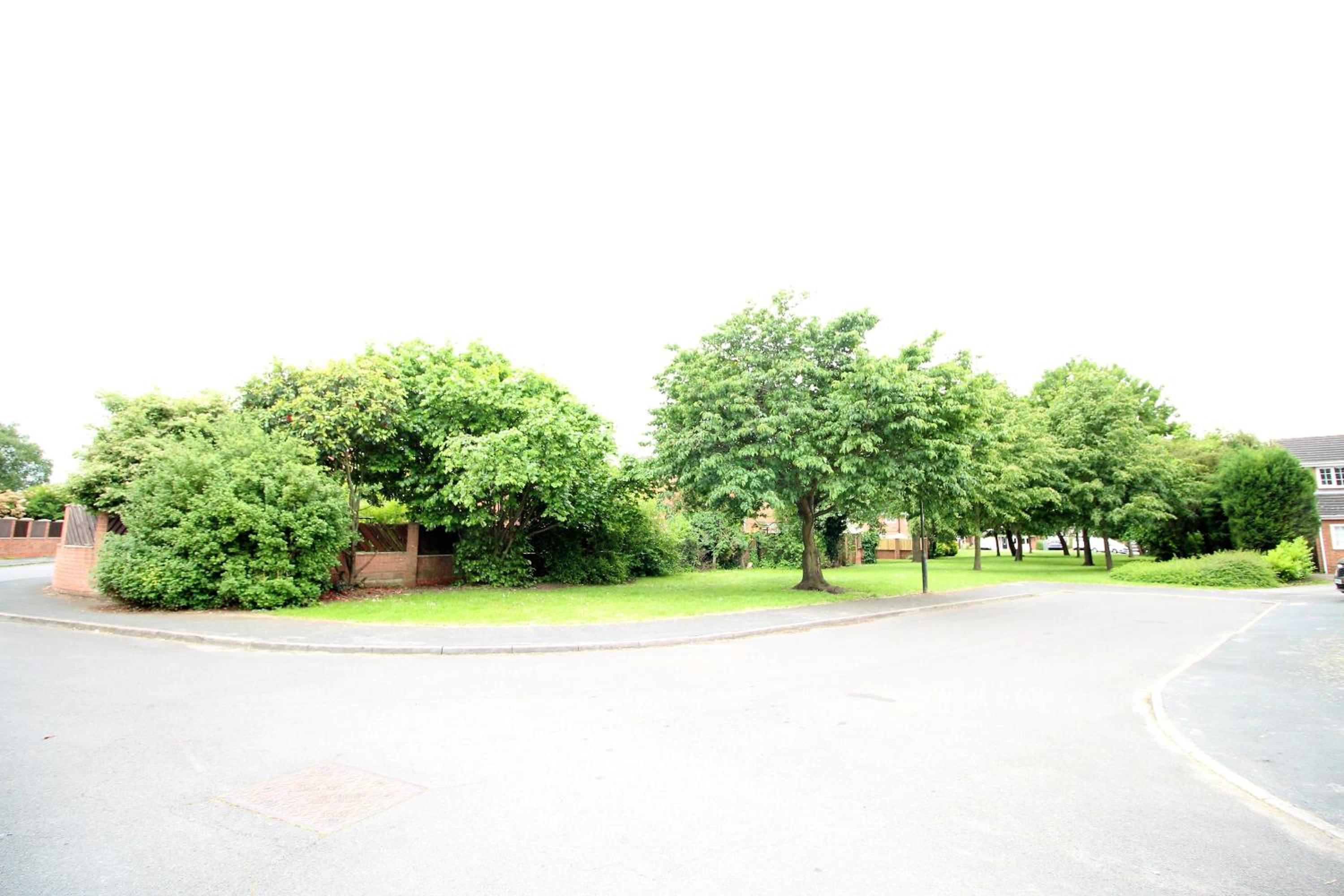 3 Bed Detached - 3 Bathrooms - Parking - Quiet