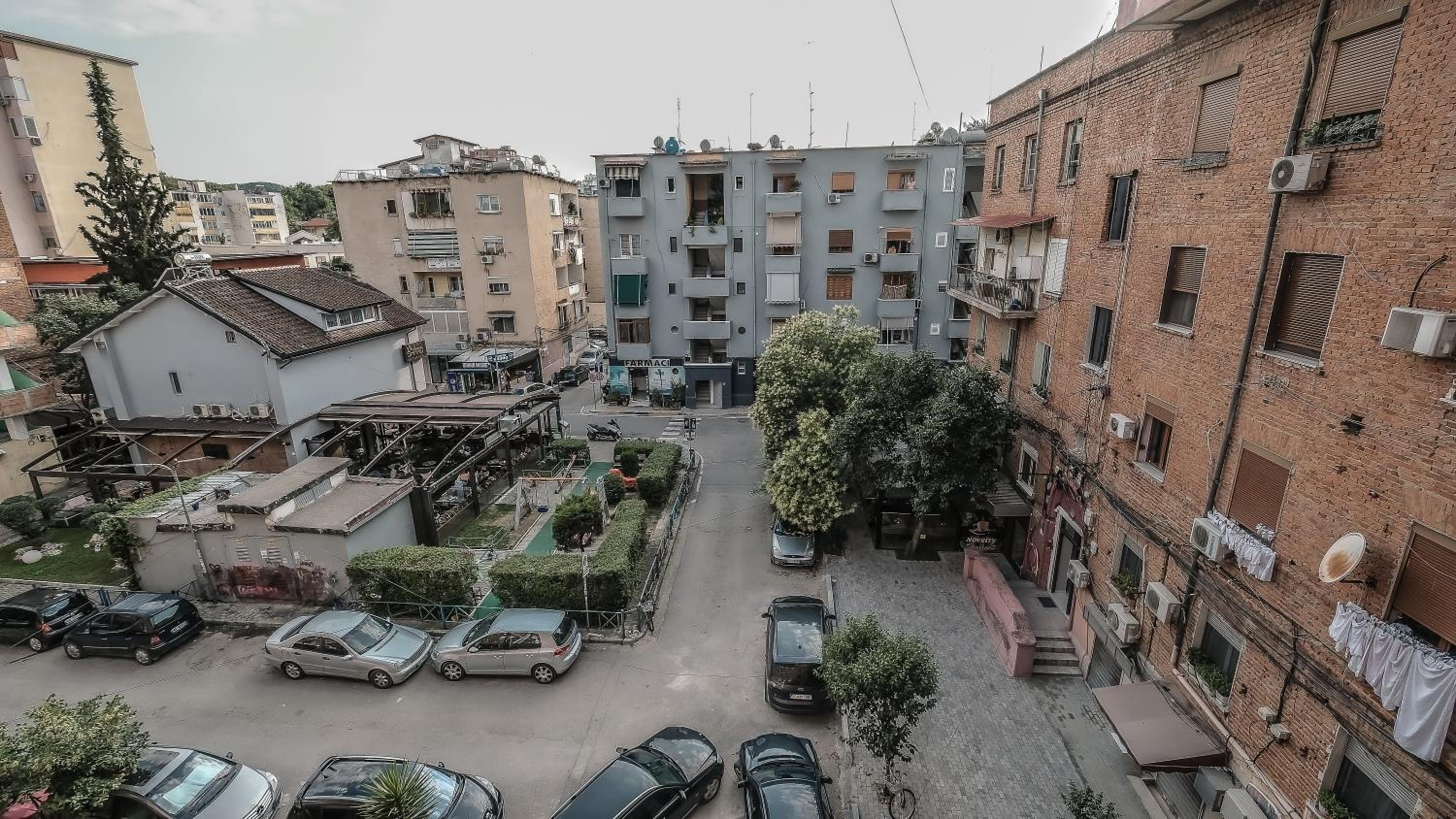 Kelly's Cozy Hideaway - Central Tirana