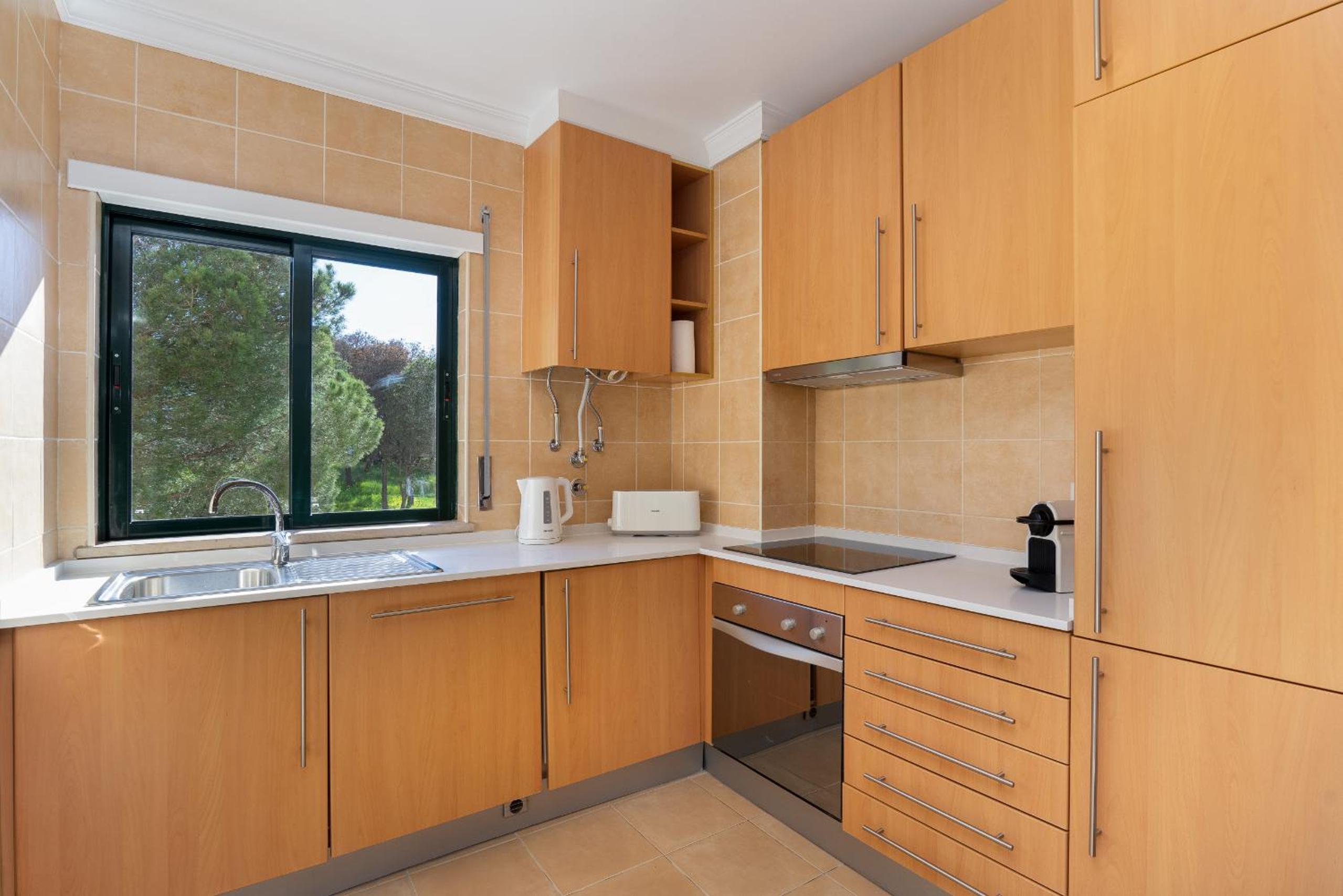 Salgados Beach Apartment - 7 min walk to beach by Lisbeyond view 4