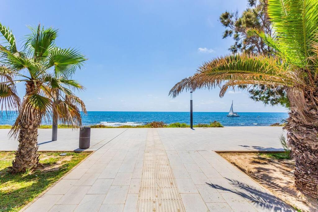 Playa Los Locos Apartment with Garage