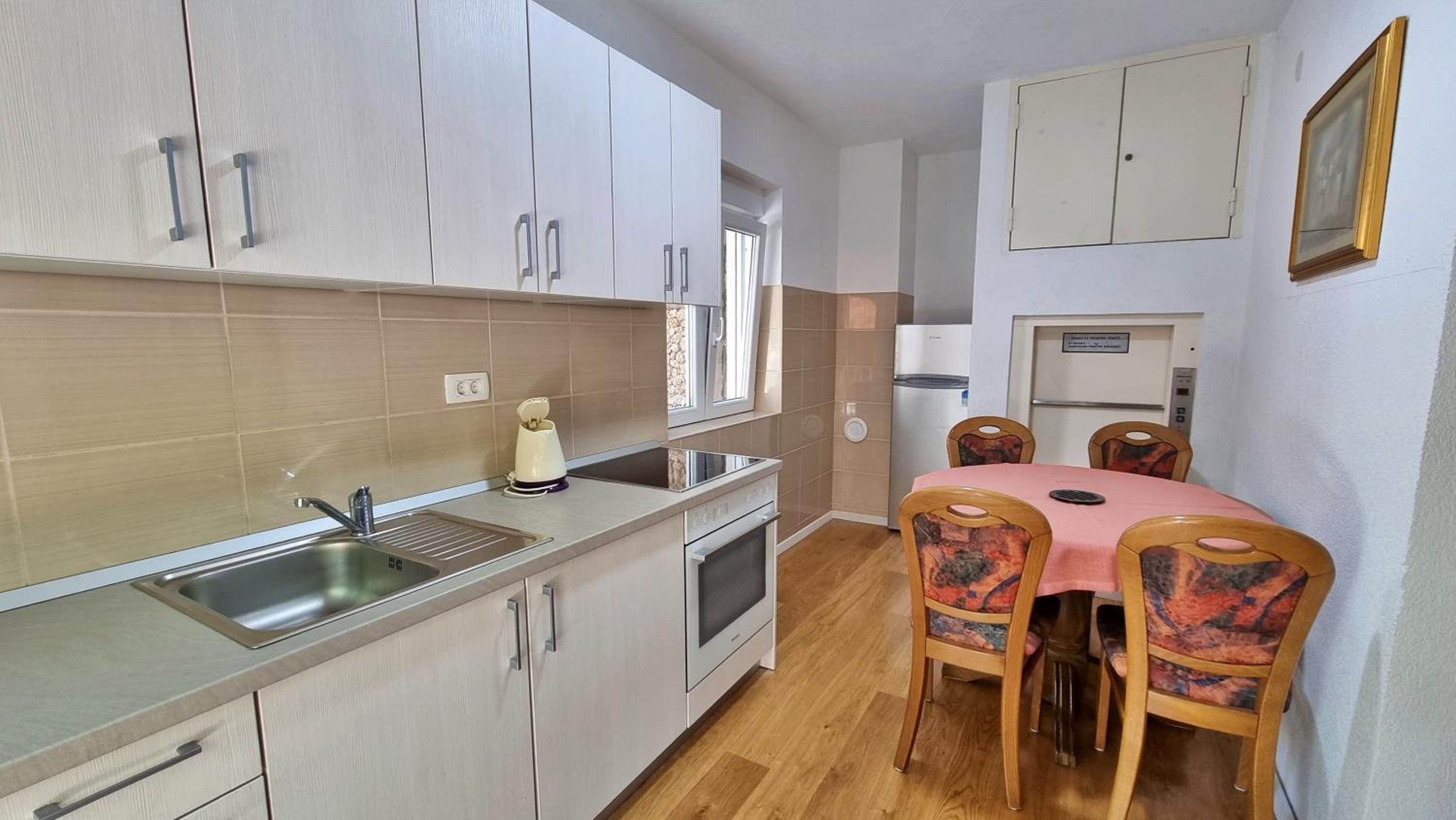 Apartments Iko Nemira