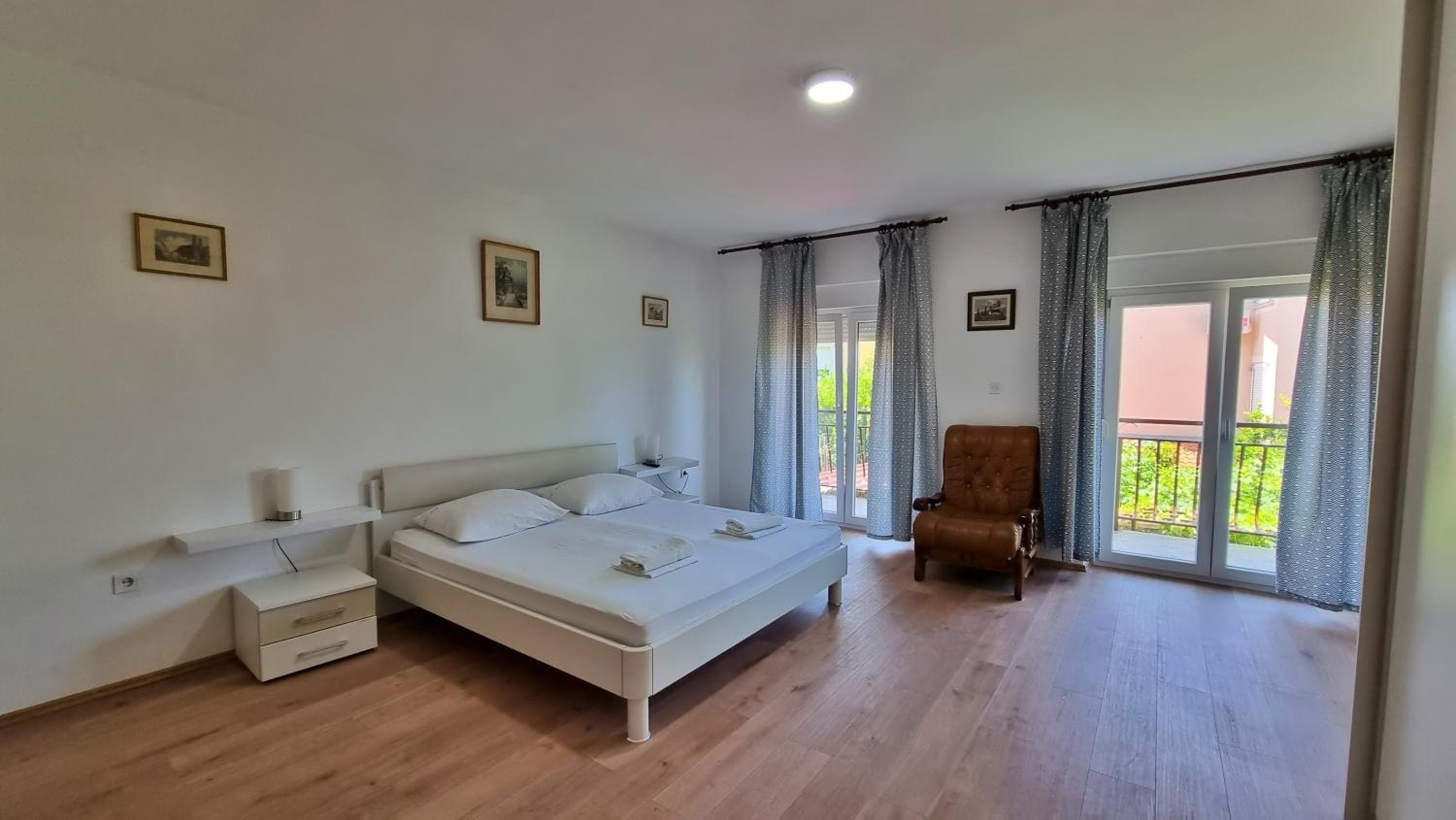Apartments Iko Nemira
