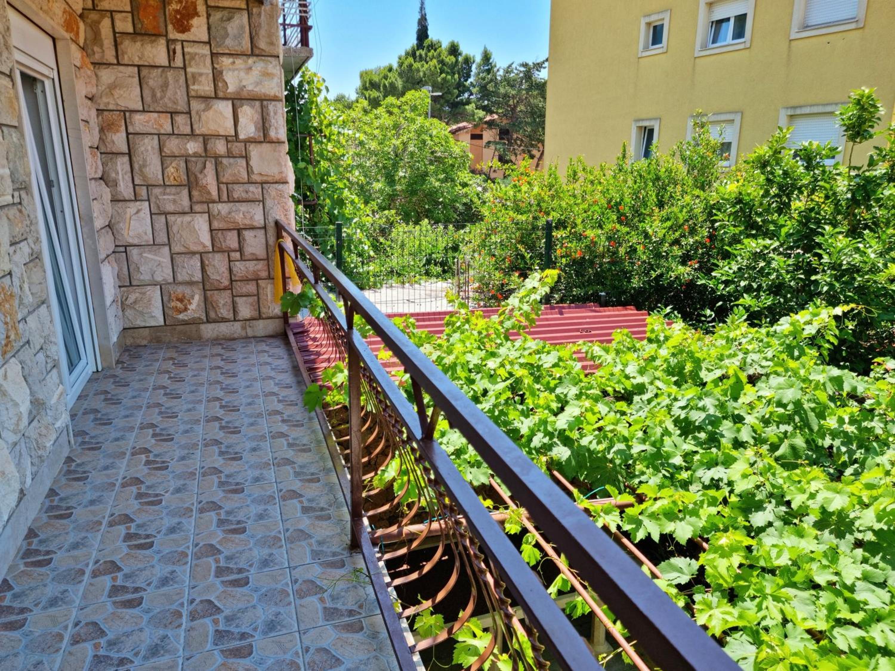 Apartments Iko Nemira