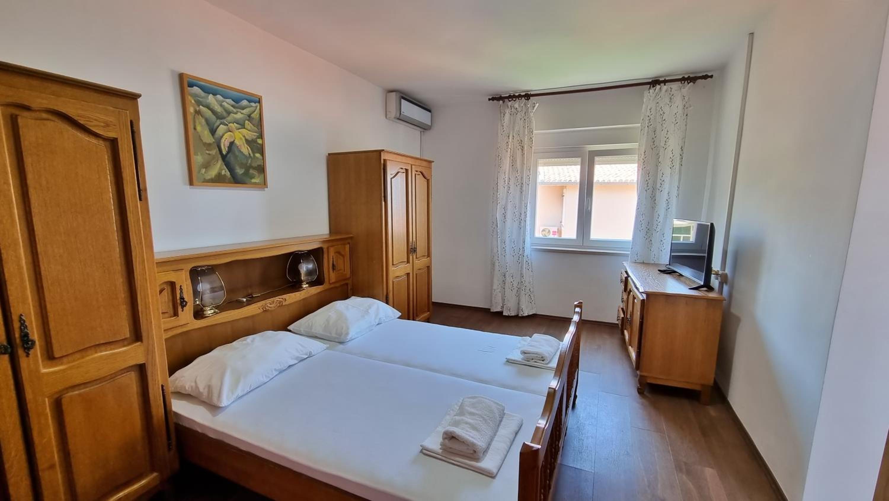 Apartments Iko Nemira