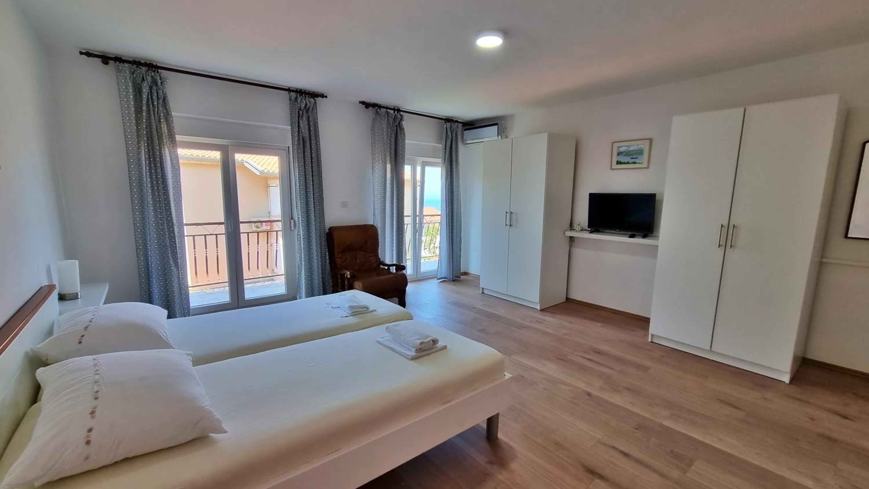 Apartments Iko Nemira