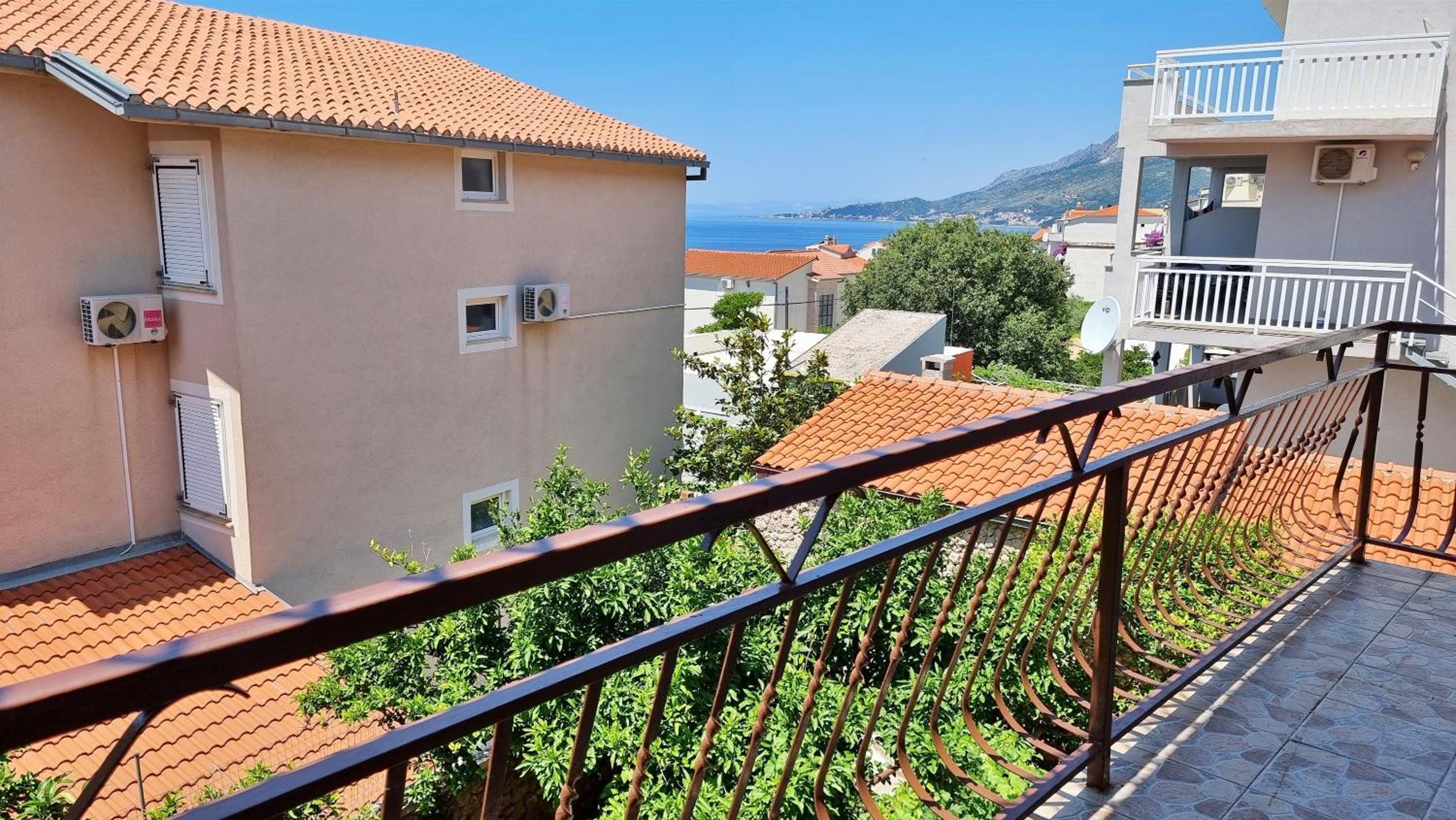 Apartments Iko Nemira