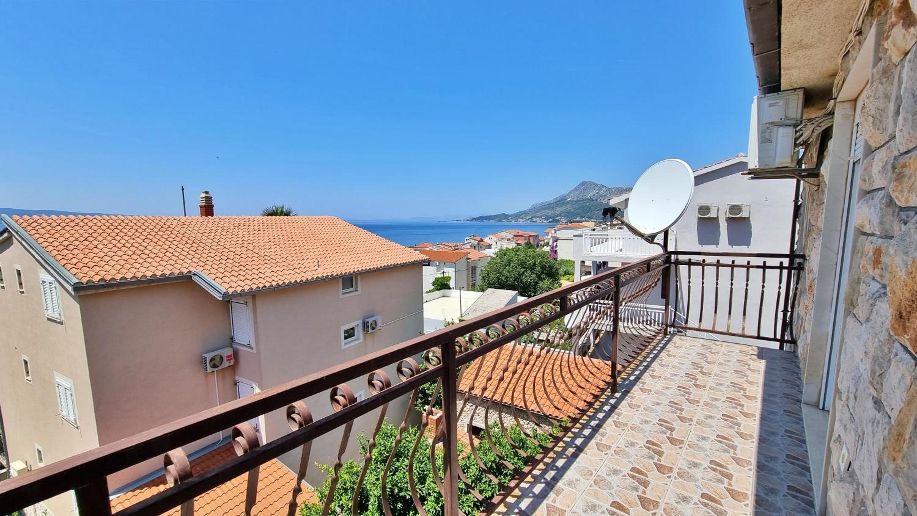 Apartments Iko Nemira