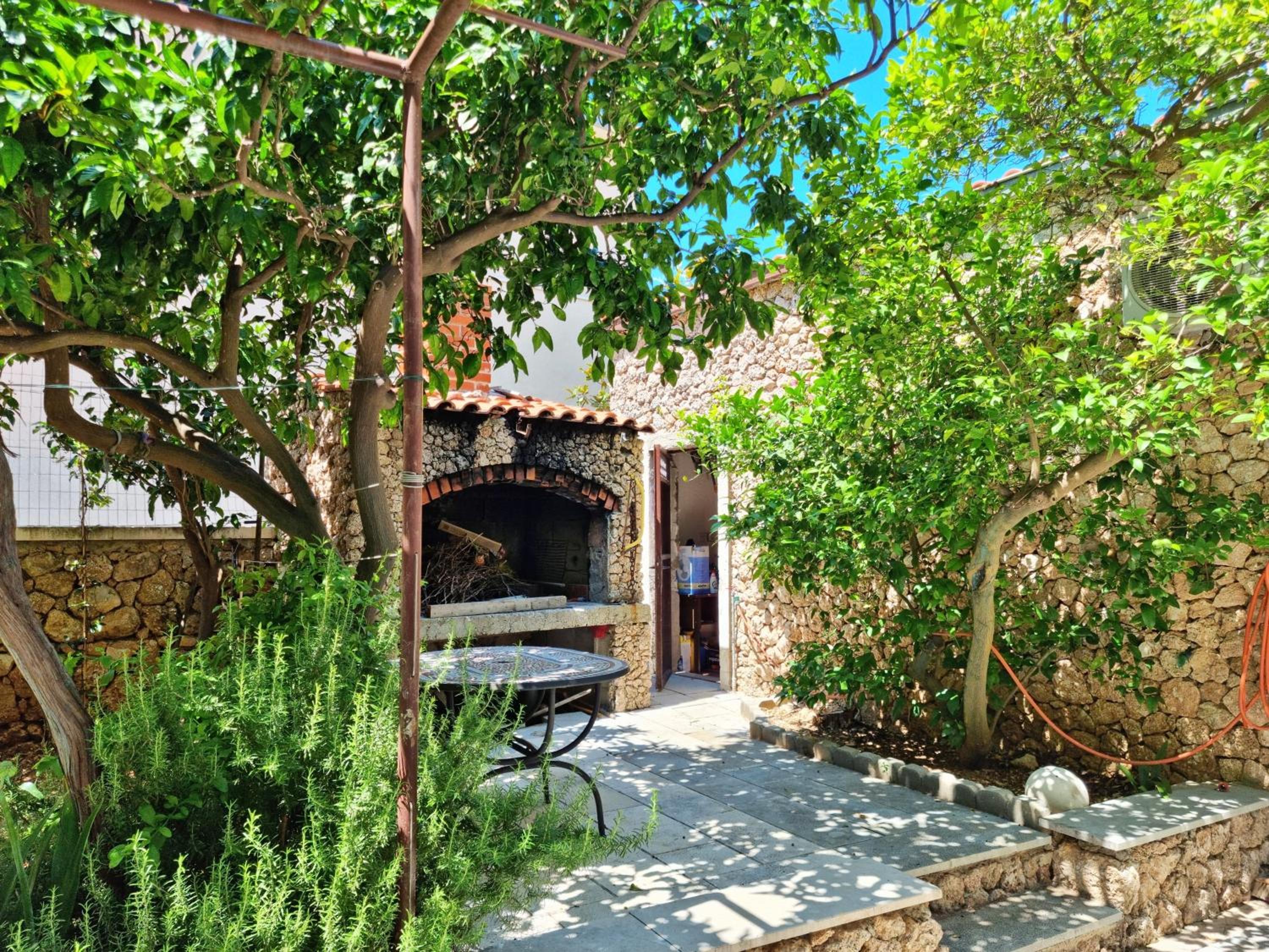 Apartments Iko Nemira