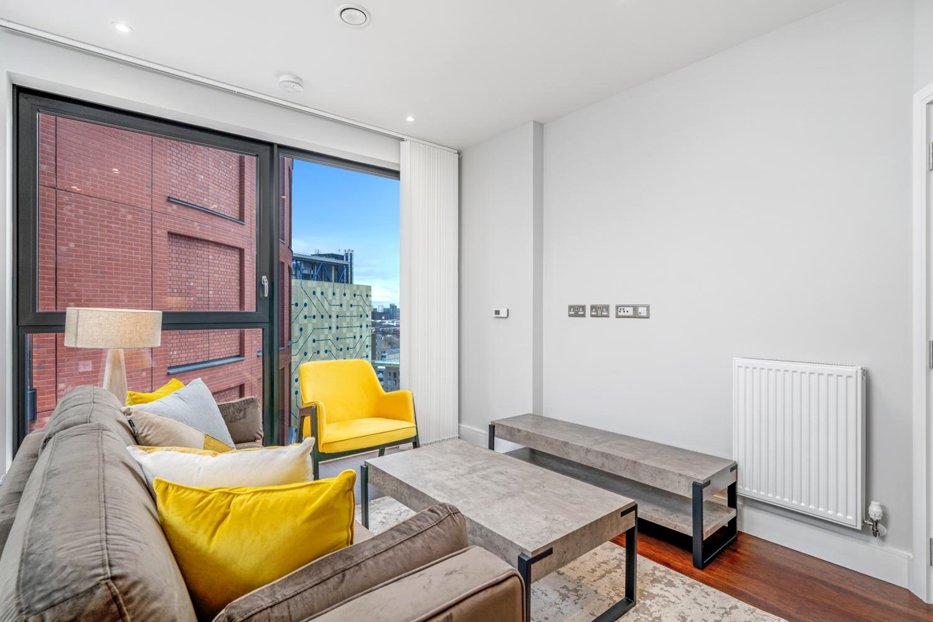 JOIVY Tasteful flat with balcony view 3