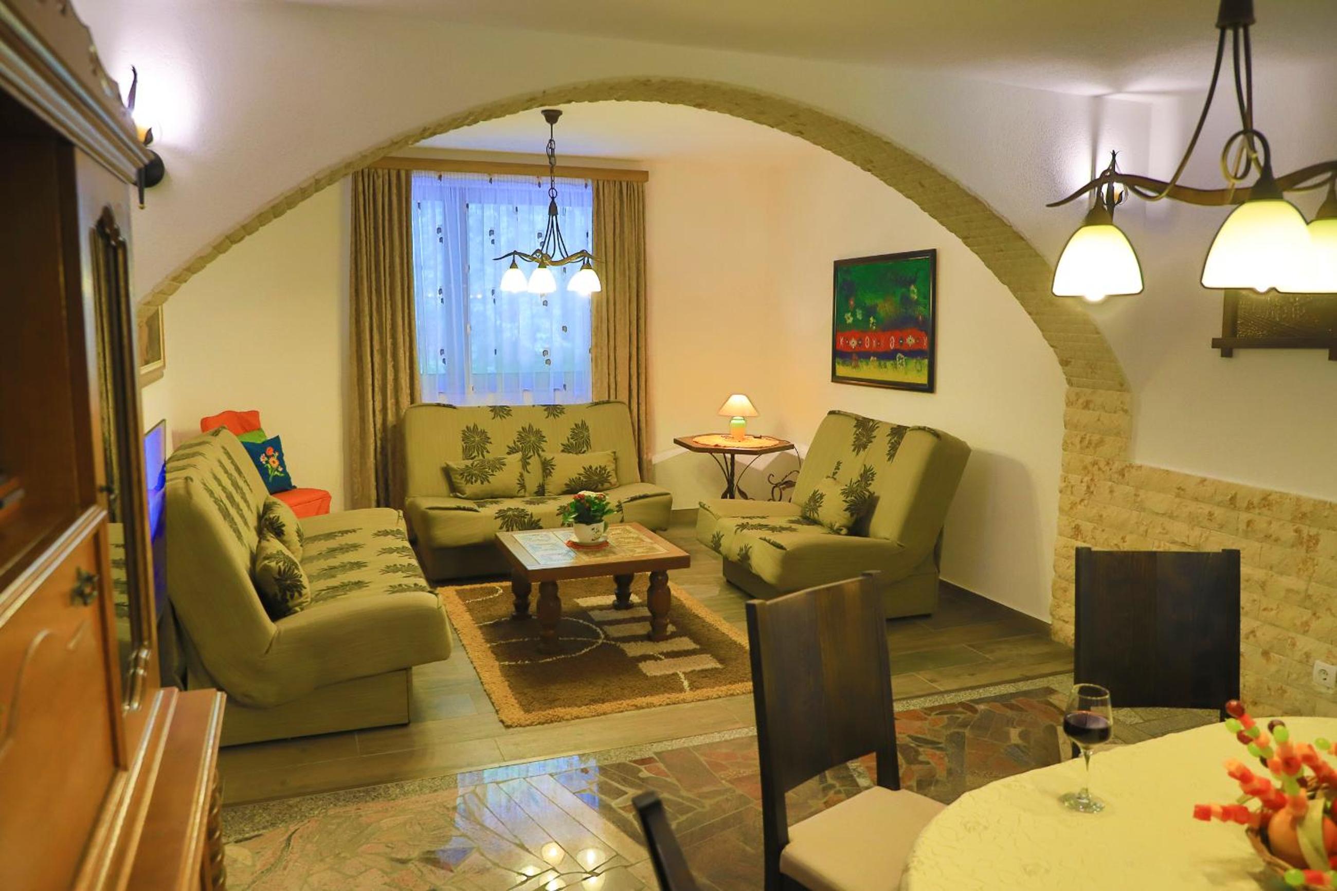 Apartments Oeneus