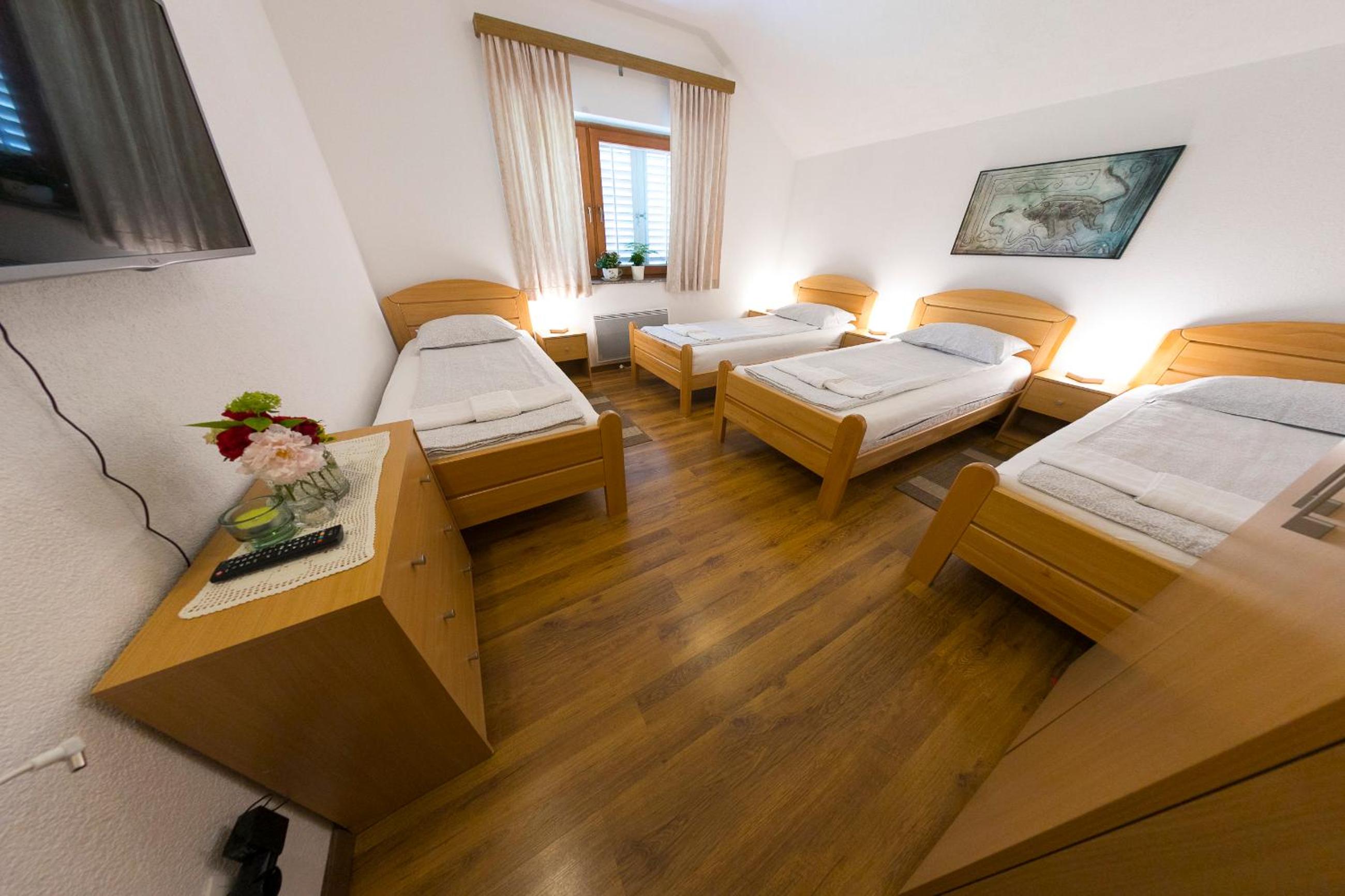 Apartments Oeneus