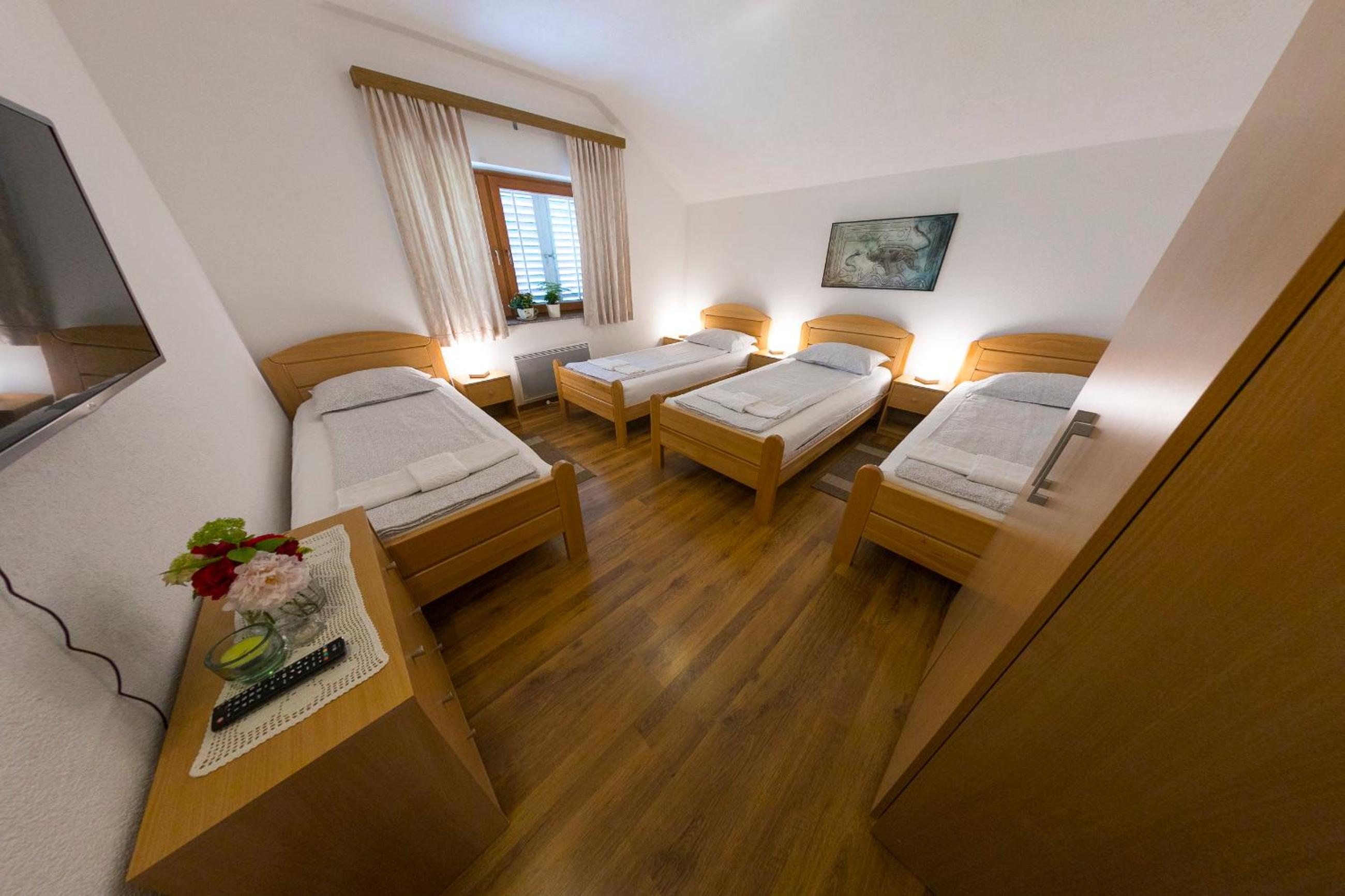 Apartments Oeneus