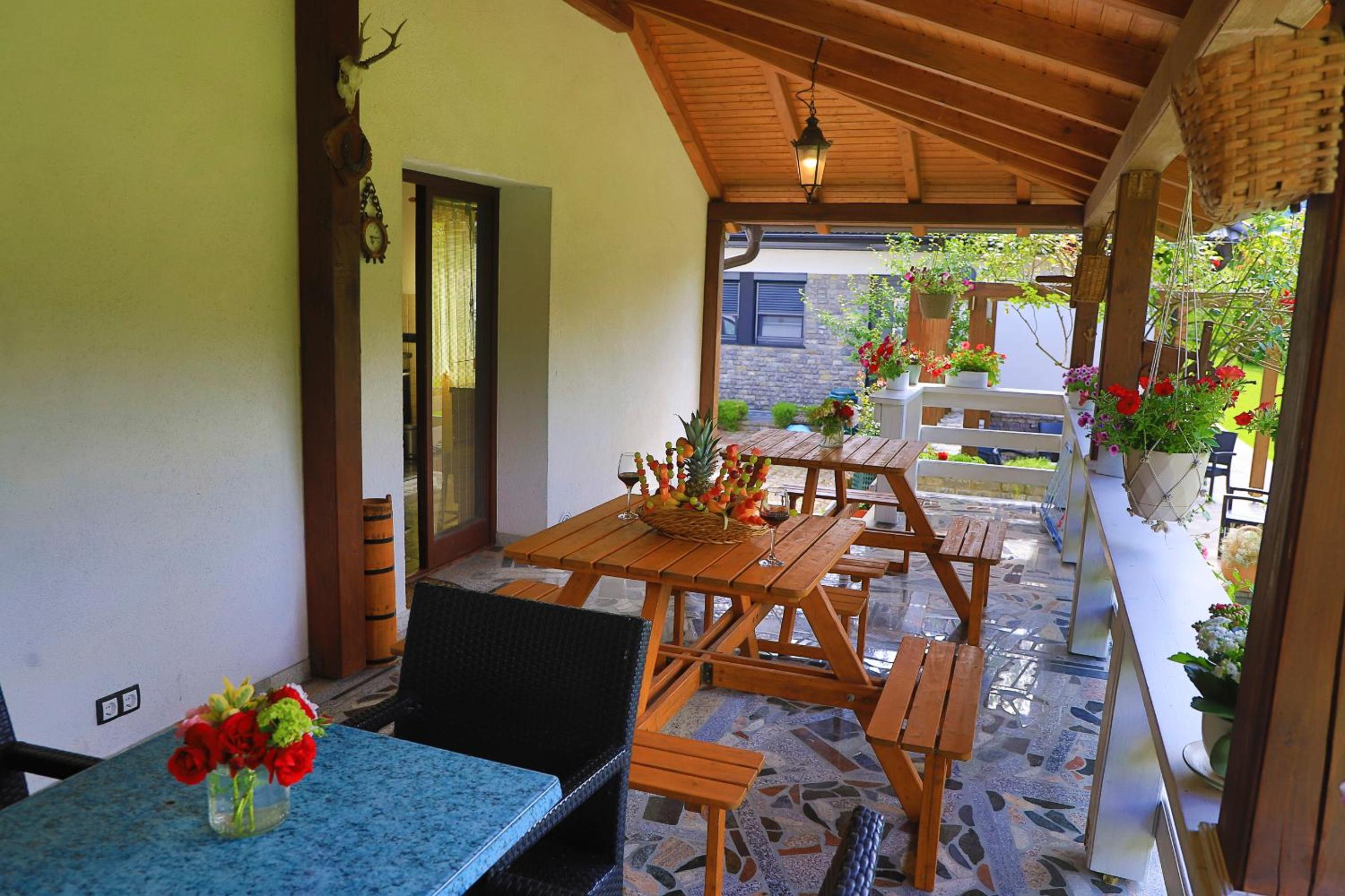 Apartments Oeneus