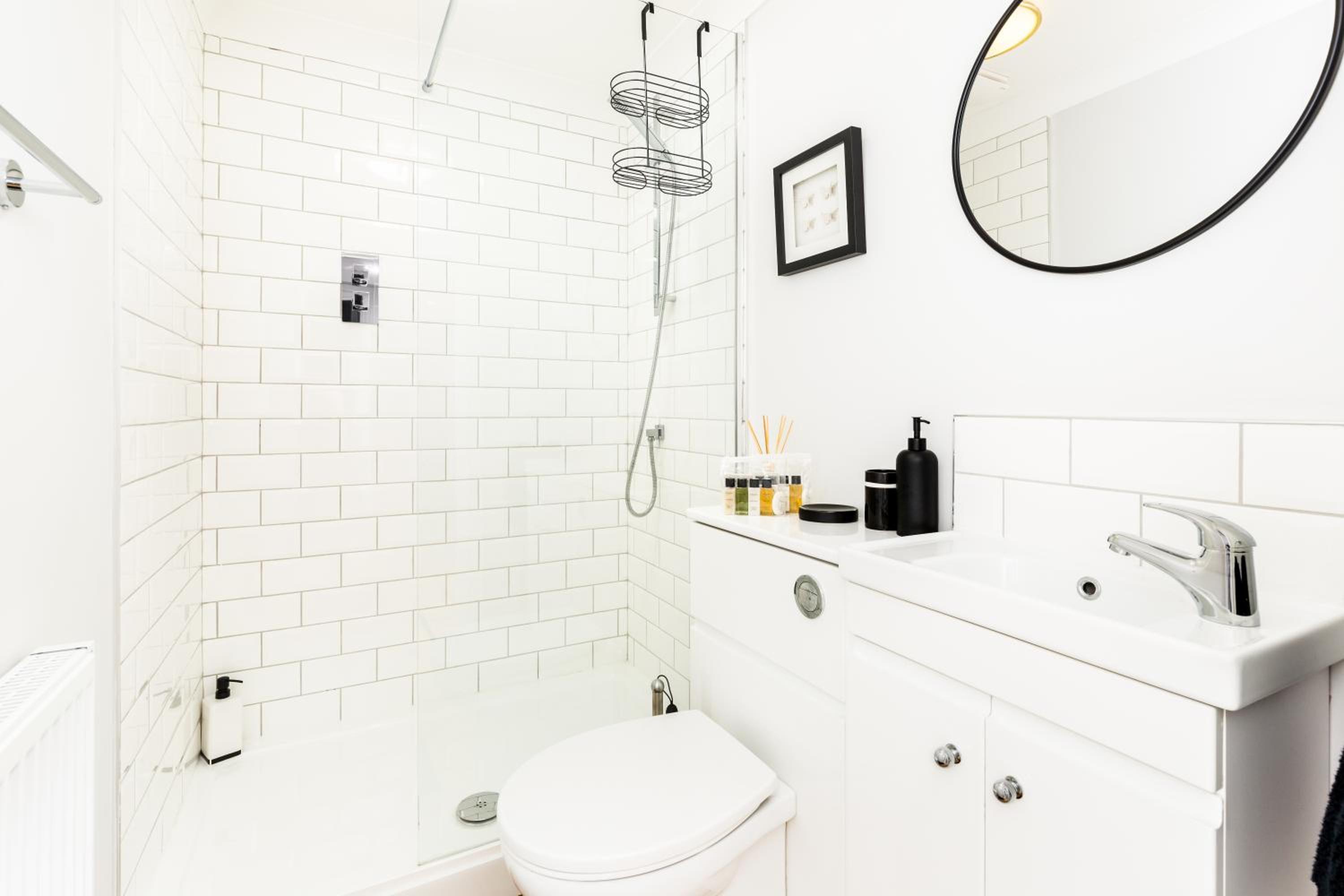Boutique Basement 1 Bed Flat, central location, free parking, Wi-Fi, Sky, Netflix view 3