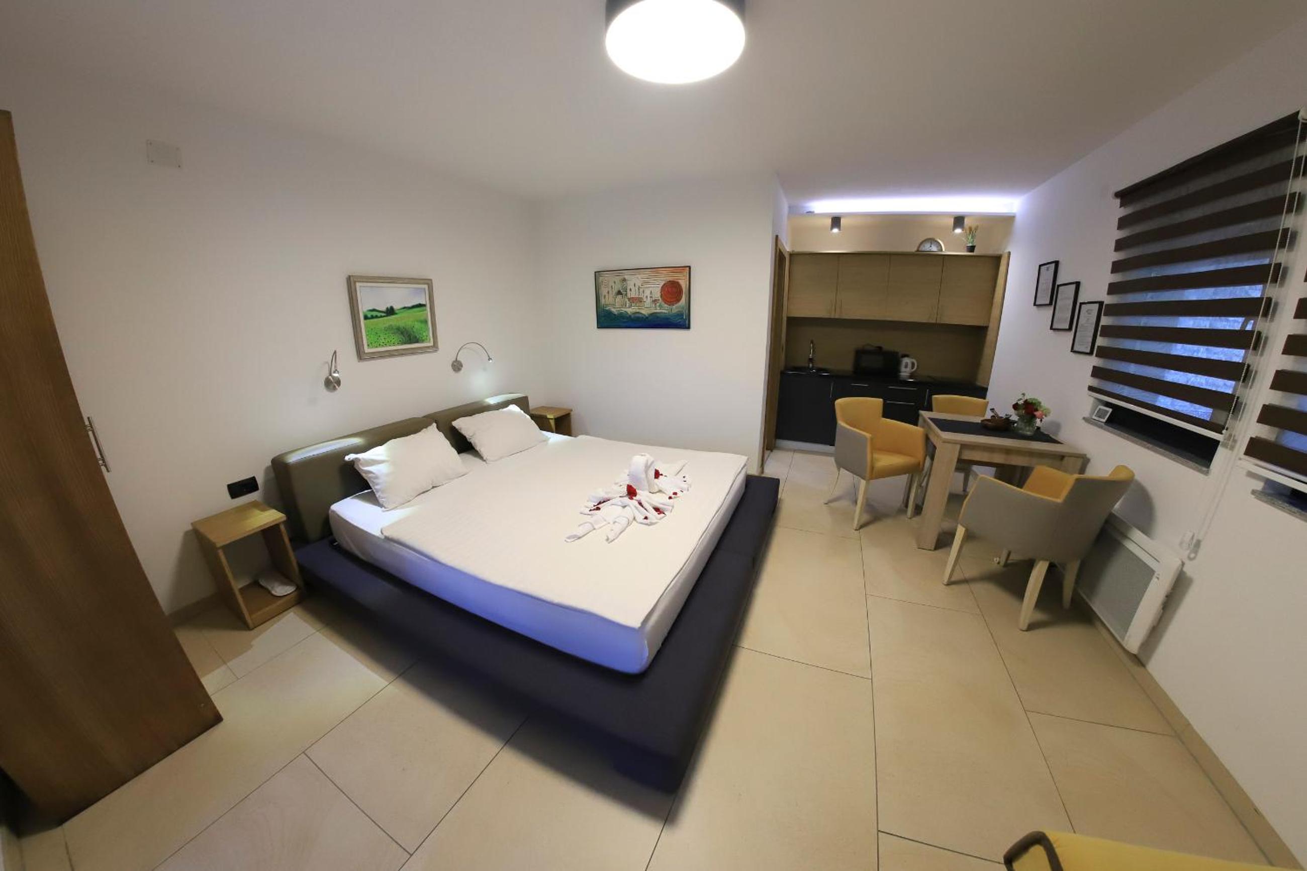 Apartments Oeneus