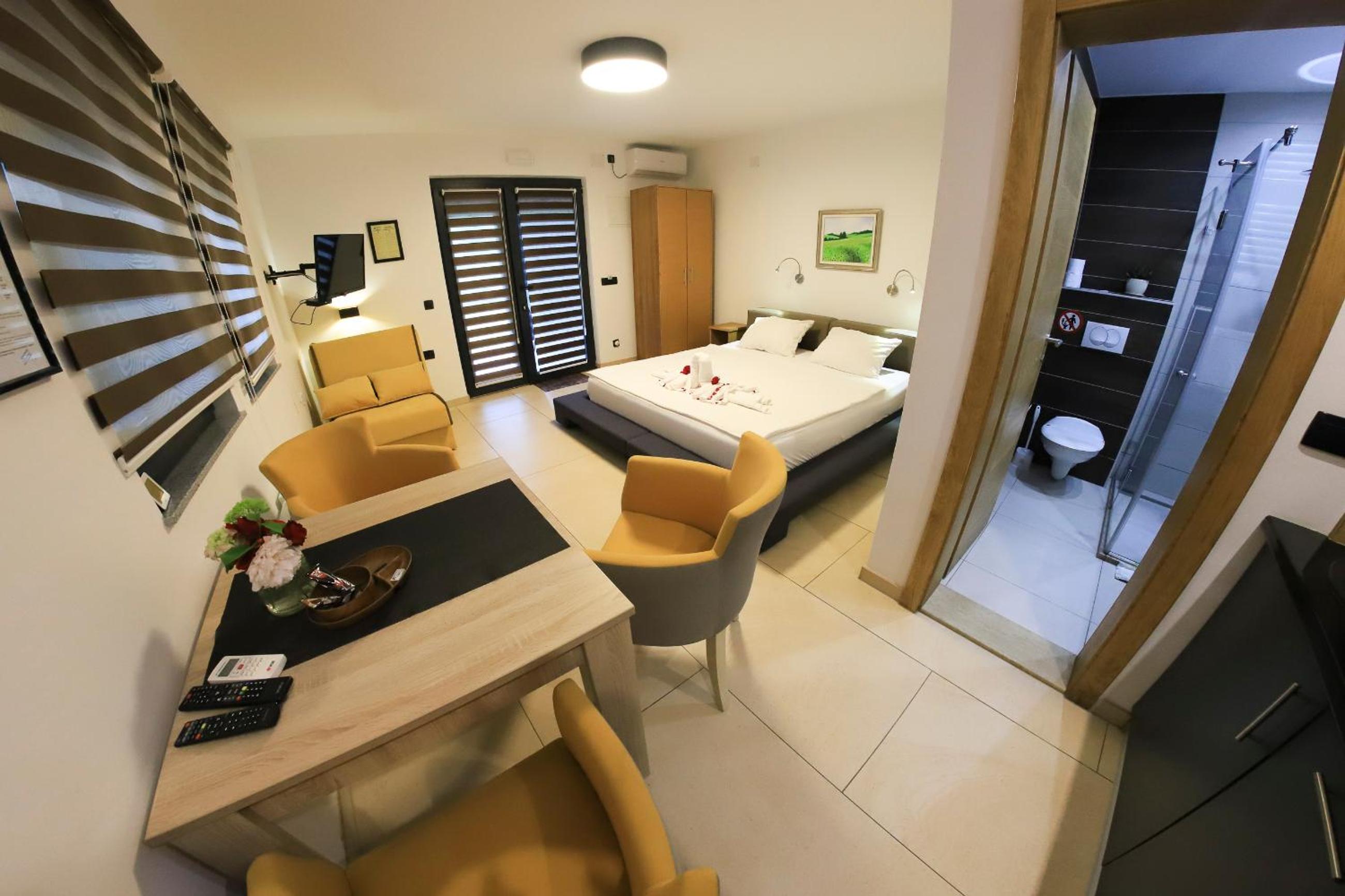 Apartments Oeneus