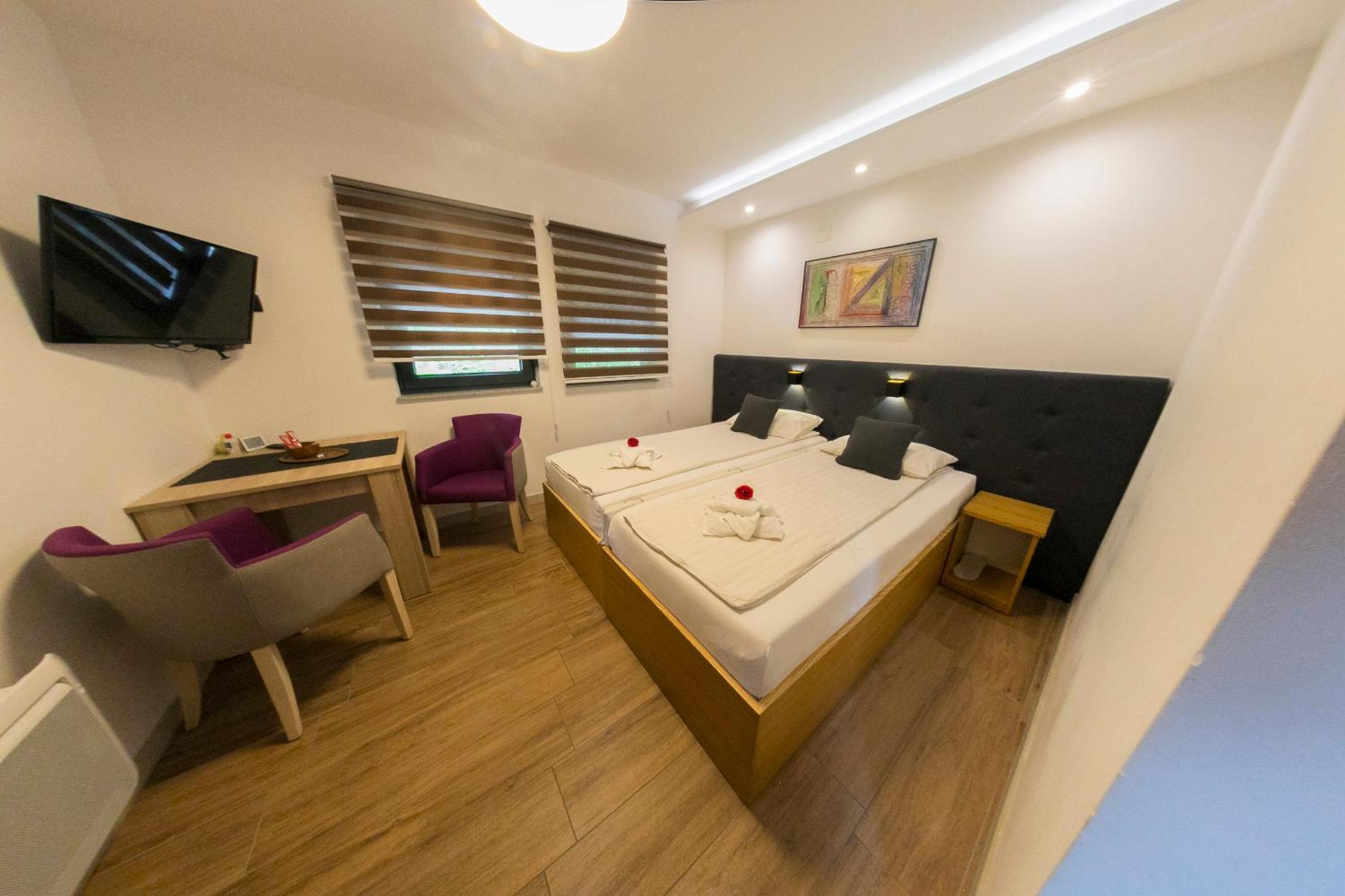 Apartments Oeneus