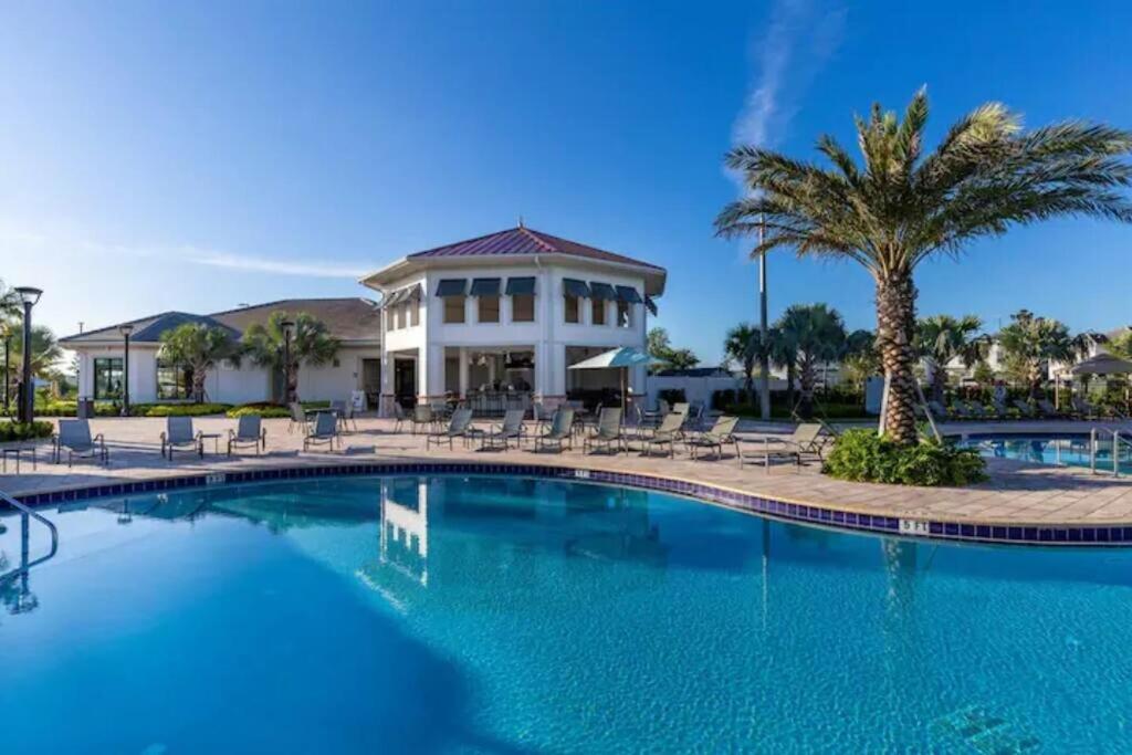 Relax in Ultimate Comfort with Pool & BBQ Area