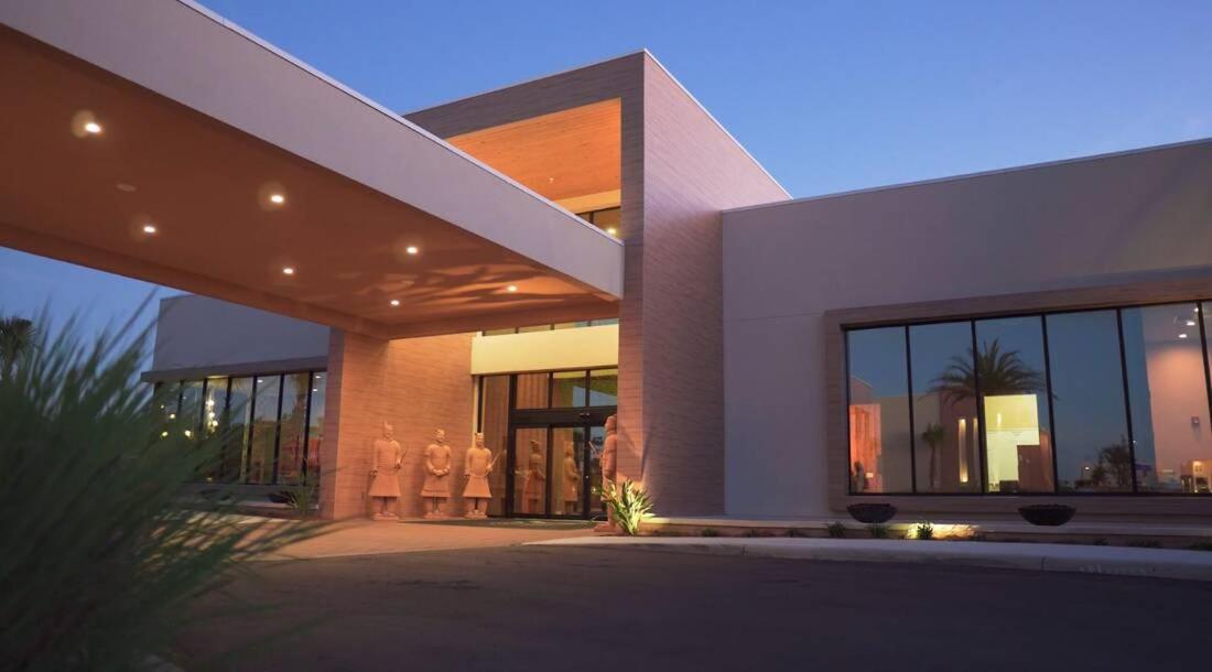 Sophisticated 4 En Suites w Private Hot Tub & BB