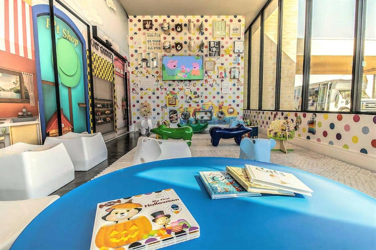 Sophisticated 4 En Suites w Private Hot Tub & BB