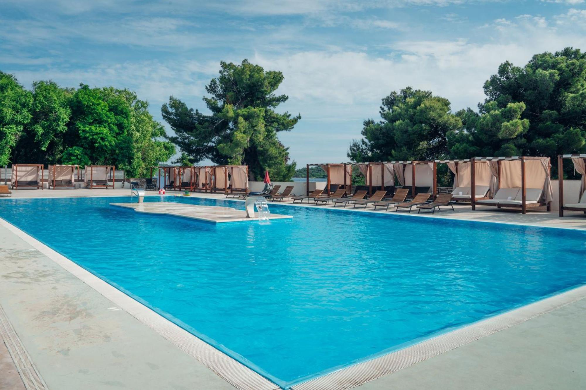 Croatia Camp Premium