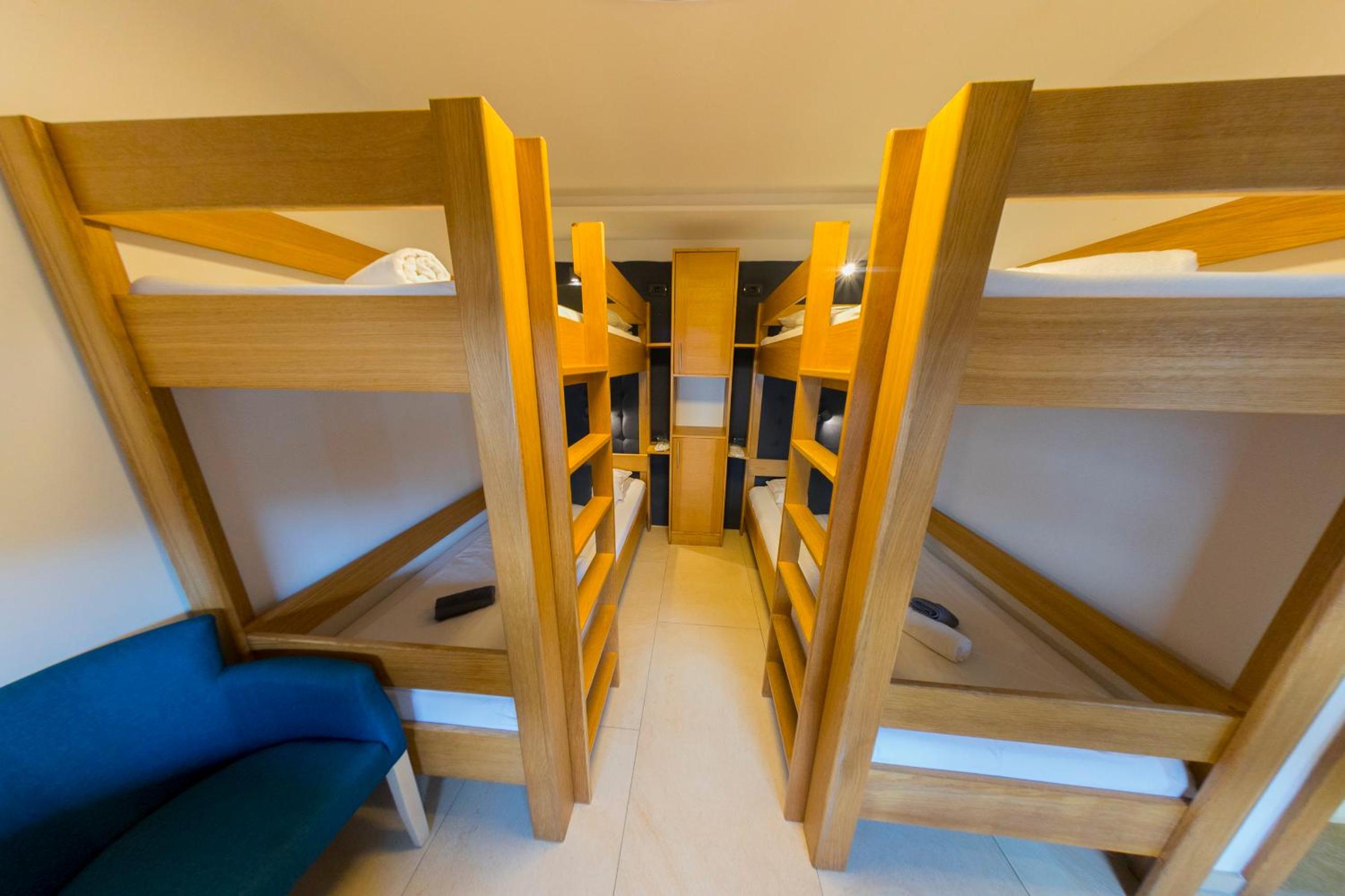 Apartments Oeneus