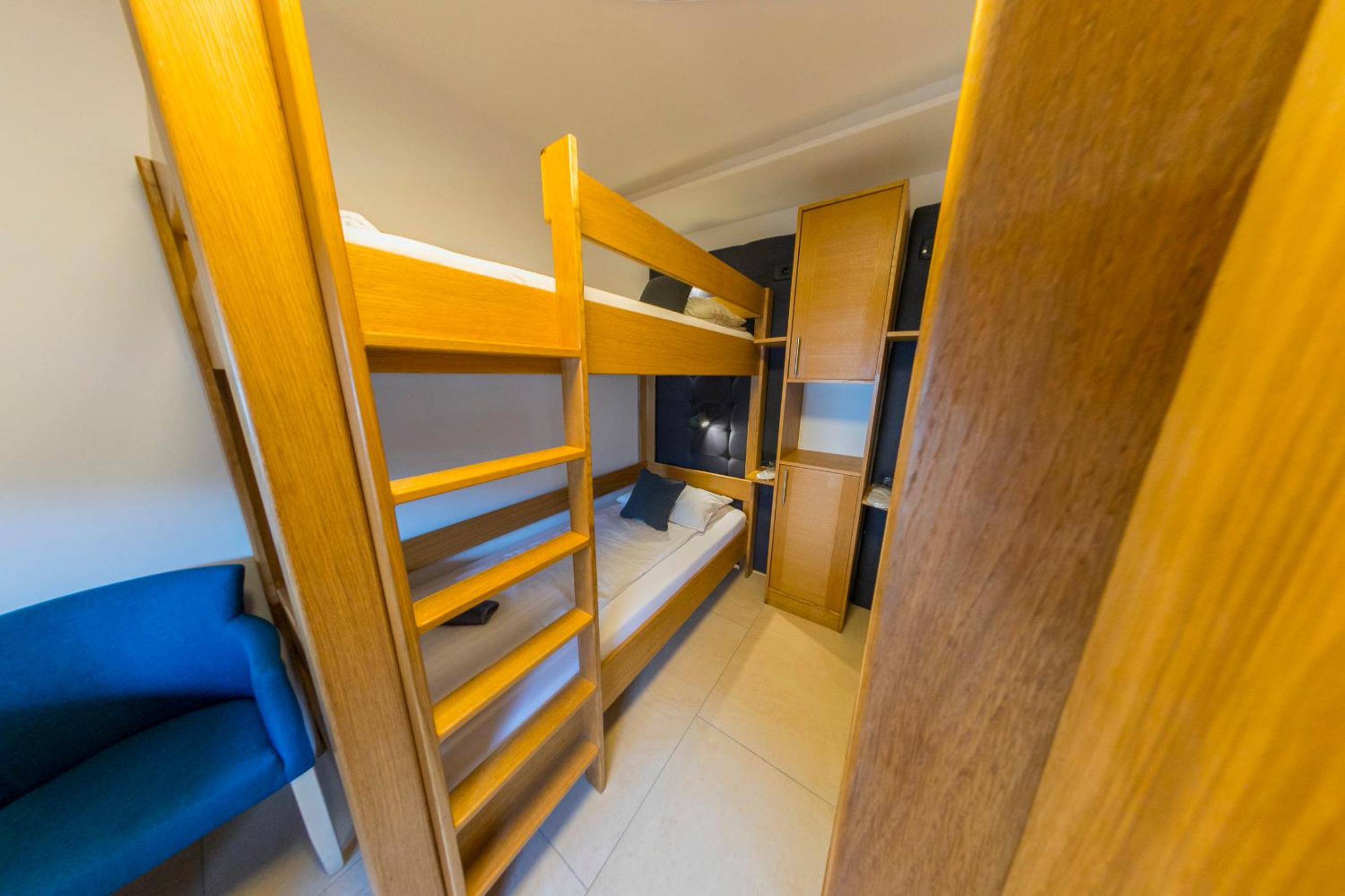 Apartments Oeneus