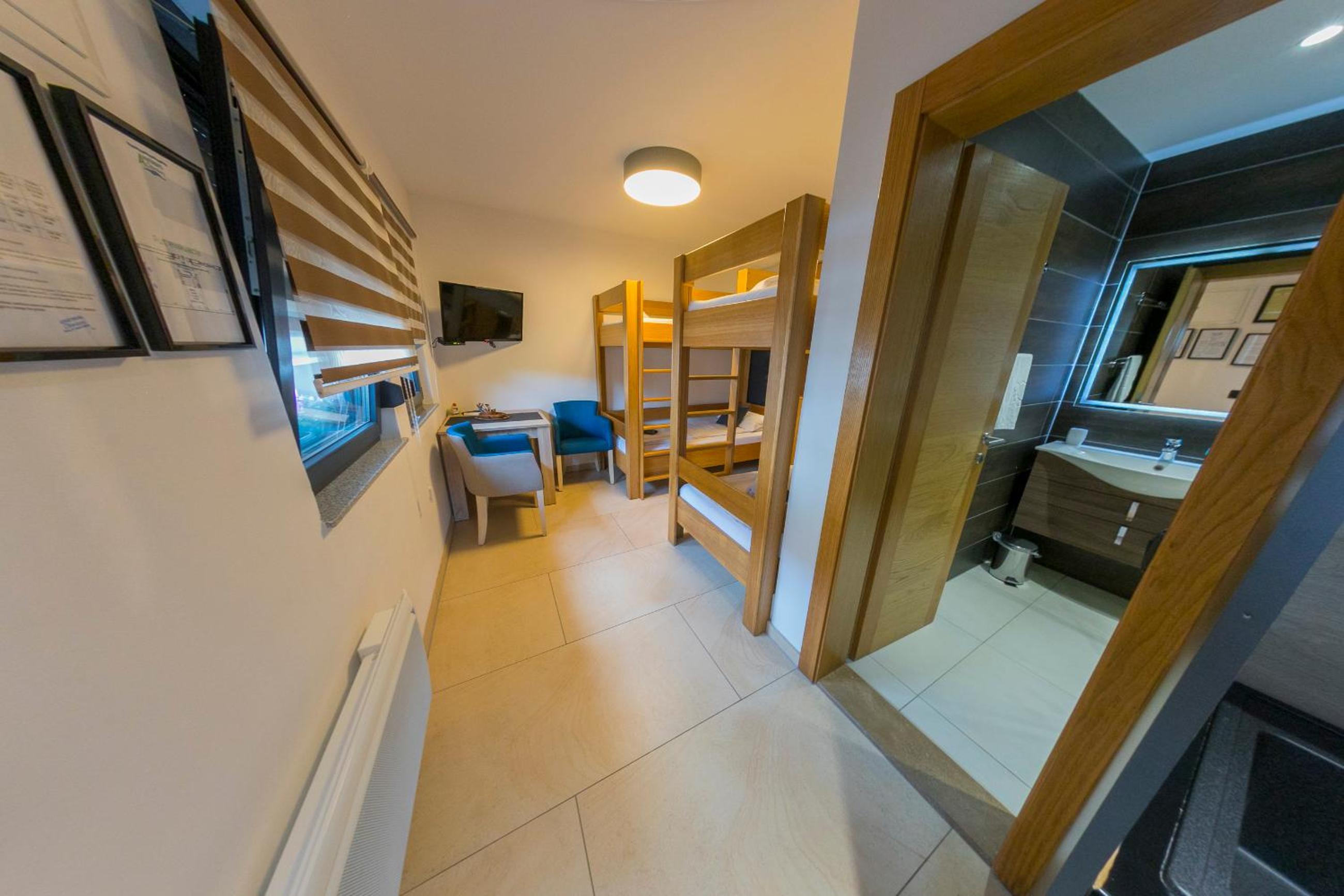 Apartments Oeneus