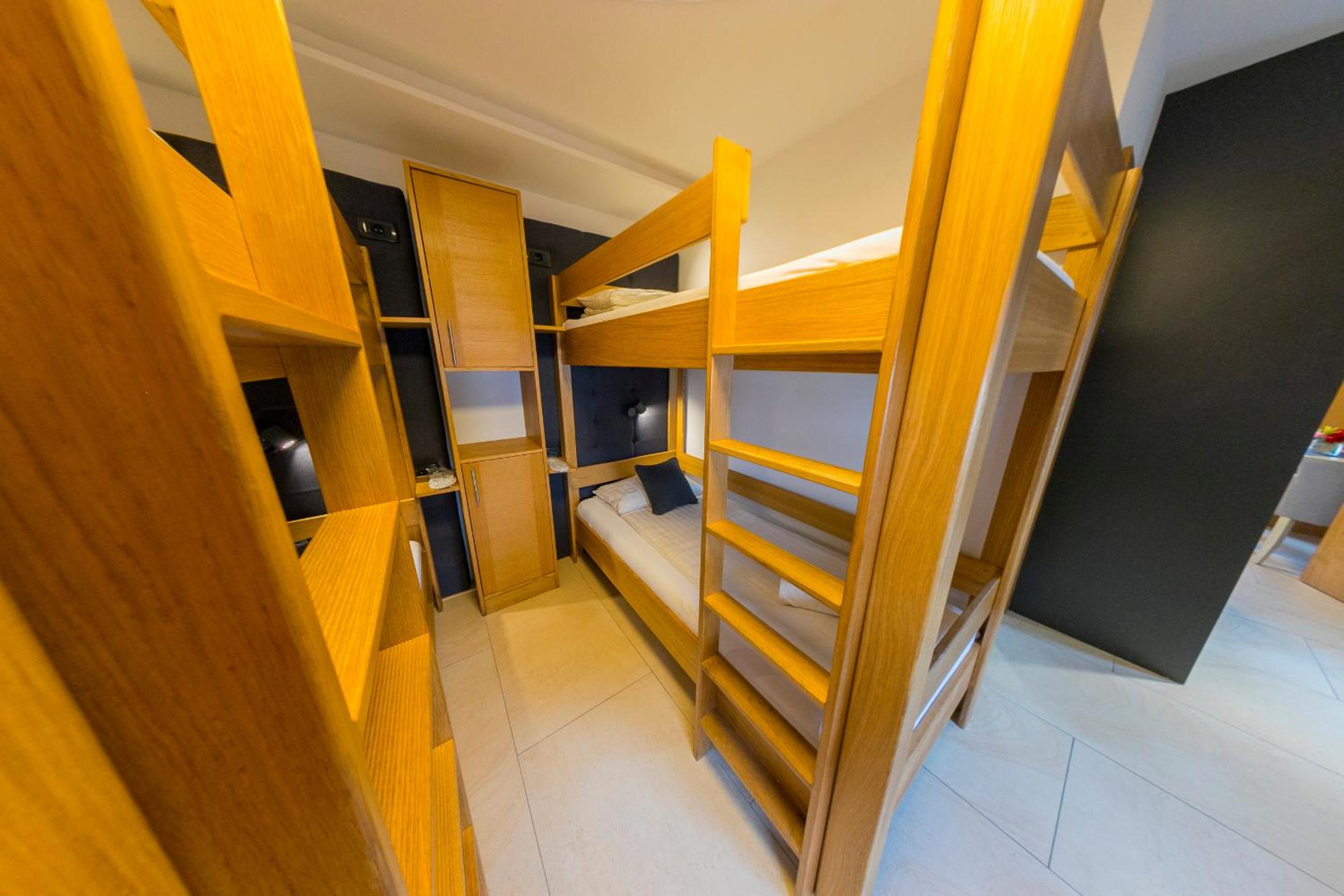 Apartments Oeneus
