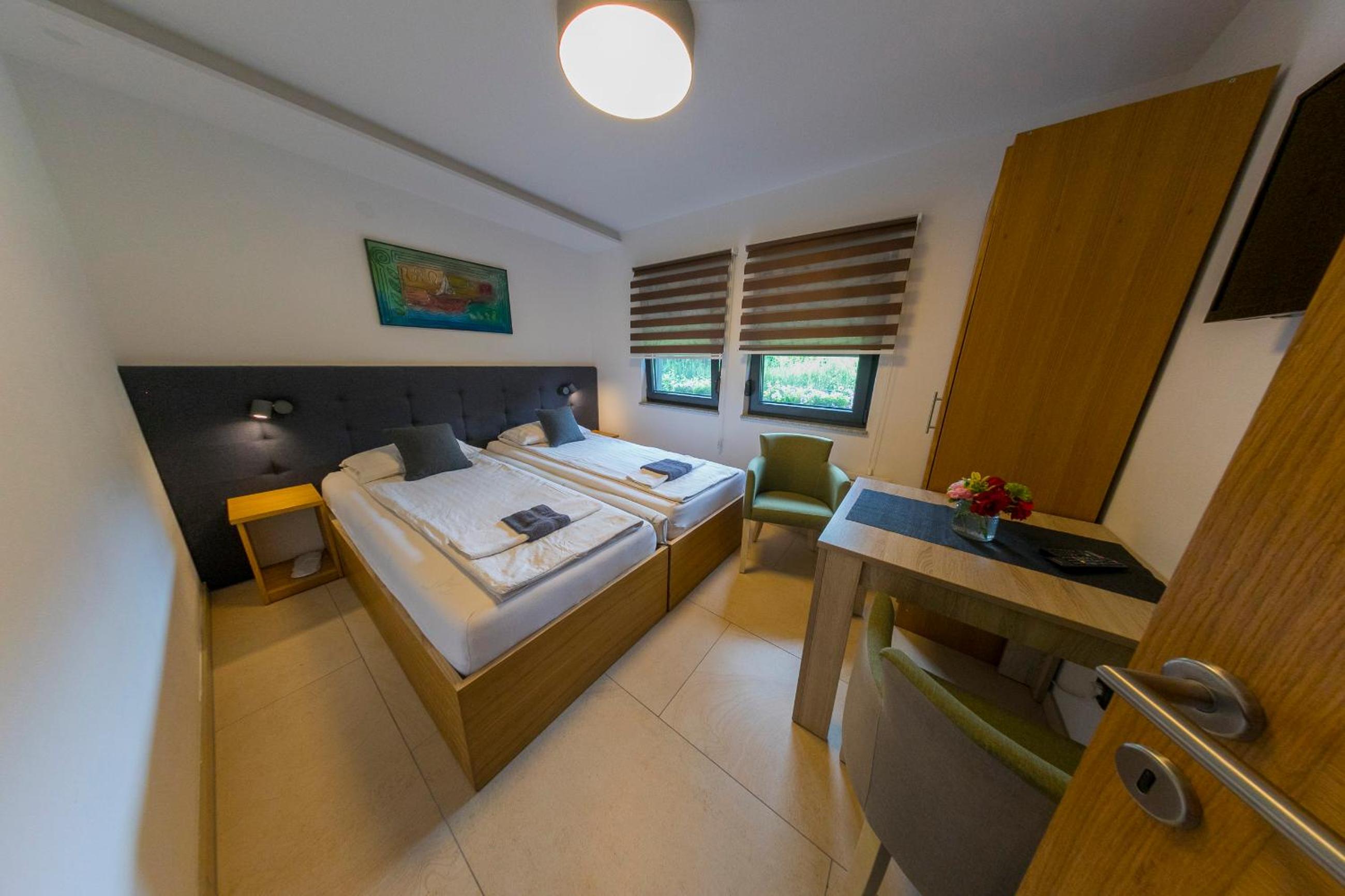Apartments Oeneus