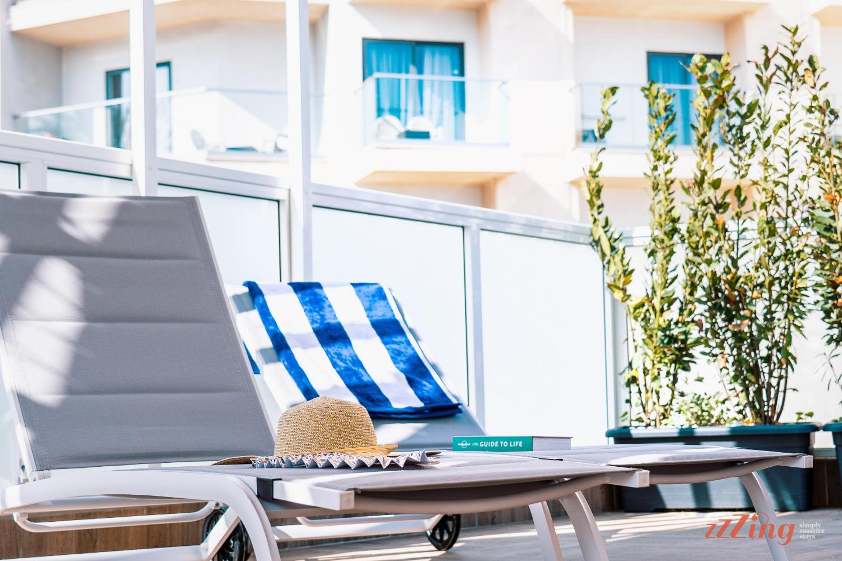 Stunning Holiday Villa with a Heated Jacuzzi photo 4
