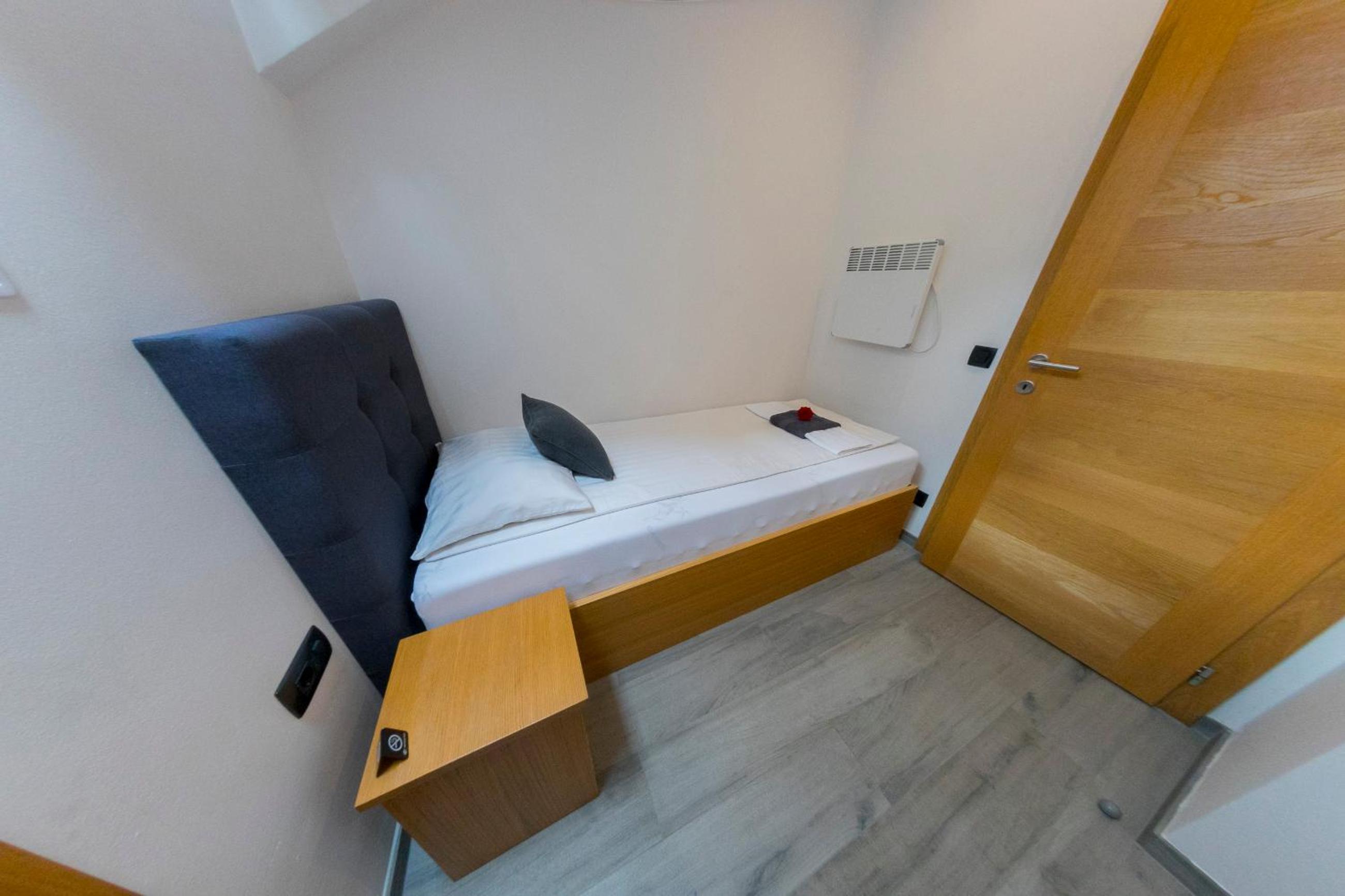 Apartments Oeneus