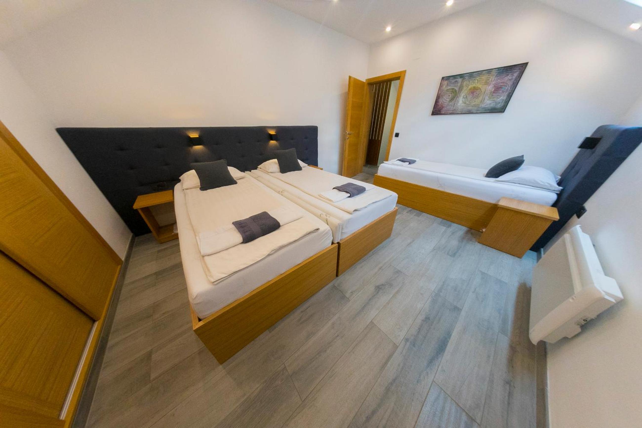 Apartments Oeneus