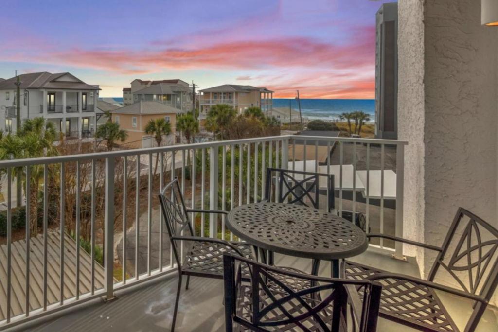 Hotel Mainsail Breeze With Heated Pool And Tennis - Image 1