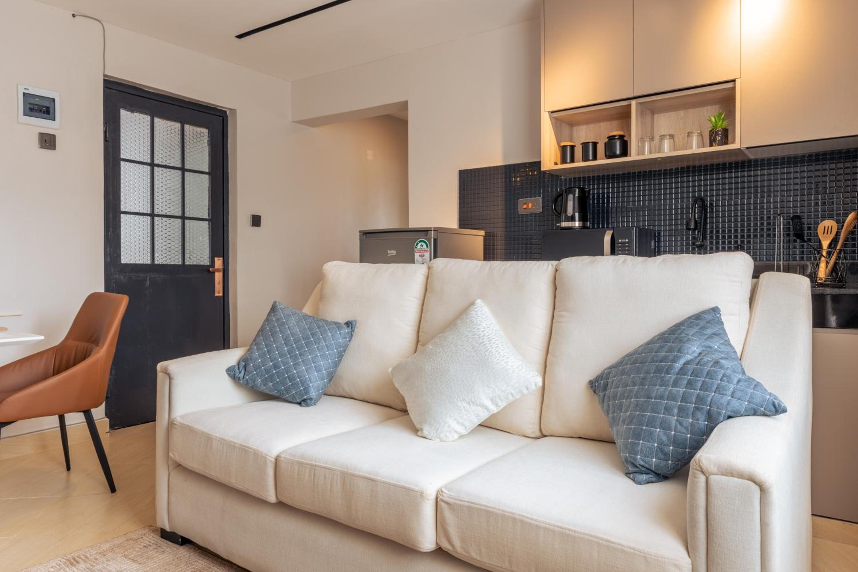 Luxe Studio and 1 bedroom Apartment view 5