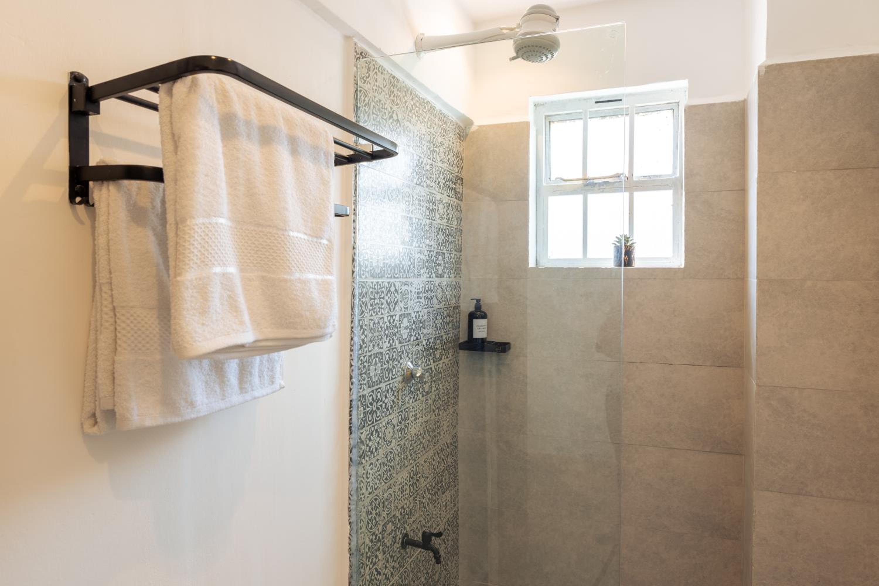 Luxe Studio and 1 bedroom Apartment view 2