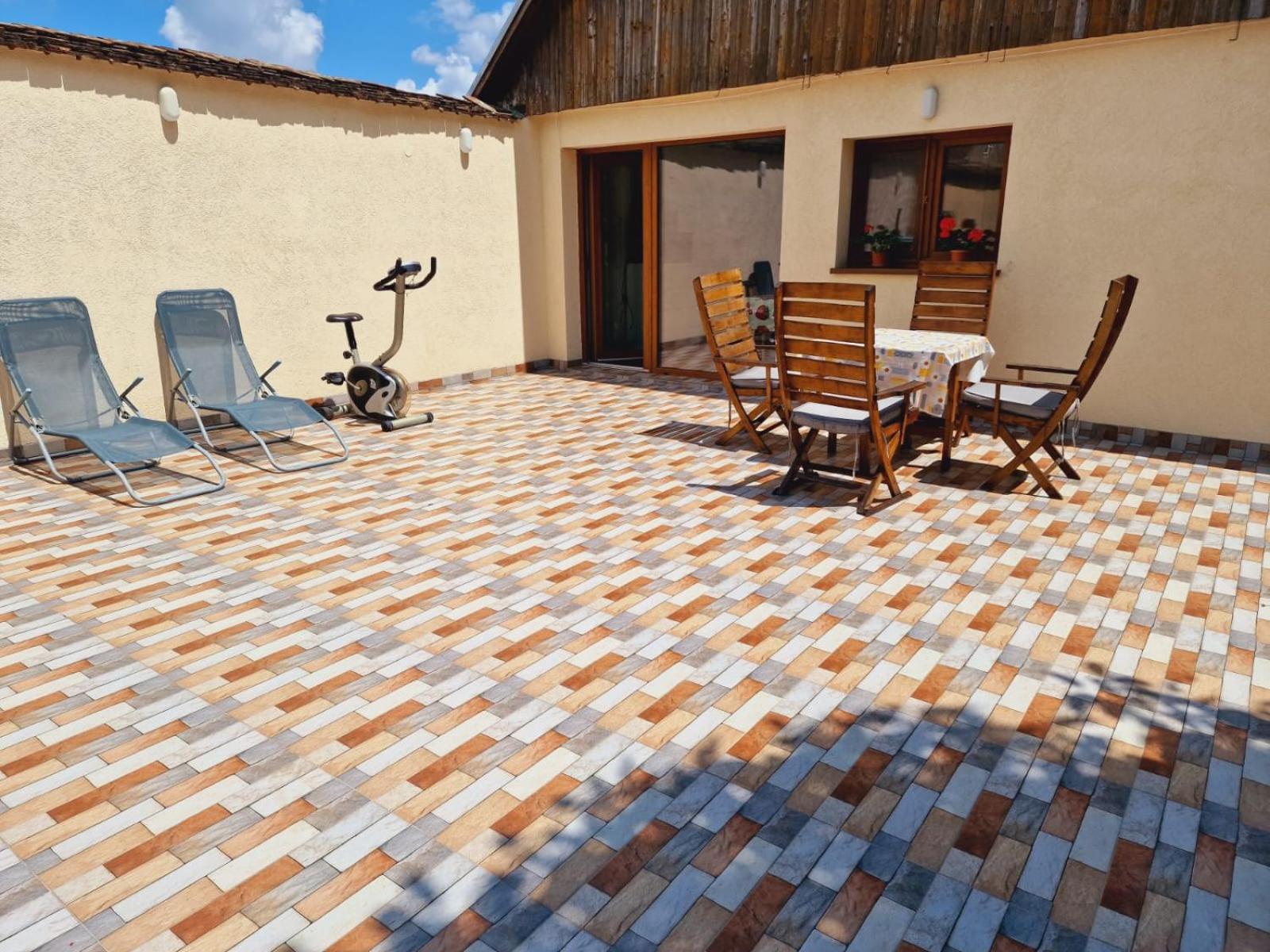 Studio minunat de vacanta Cristian view 3