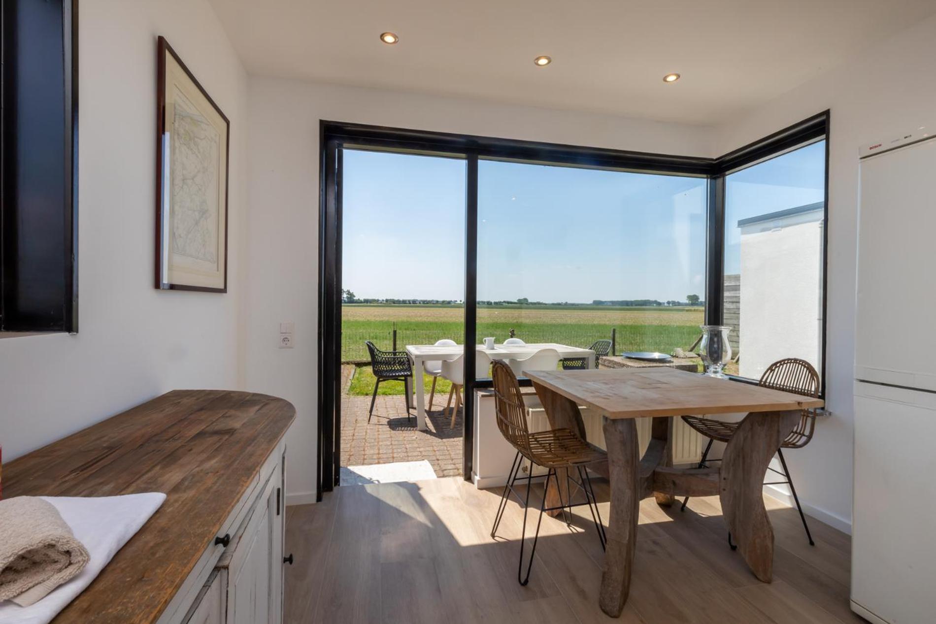 Welcome in - Vakantiehuis met weids uitzicht over de landerijen I Oostburgsestraat 44, Zuidzande view 5