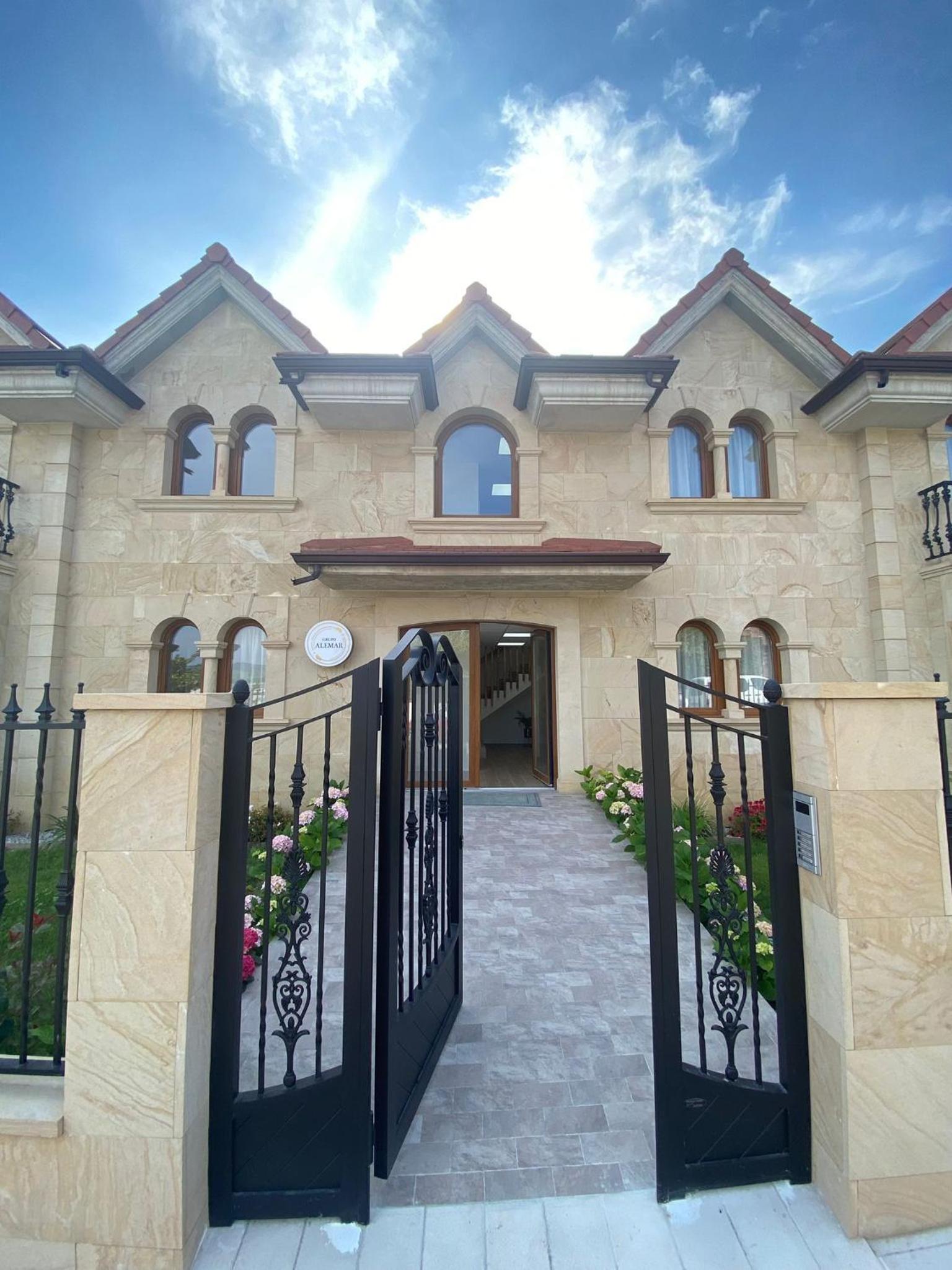 Apartamentos Palacio Alemar