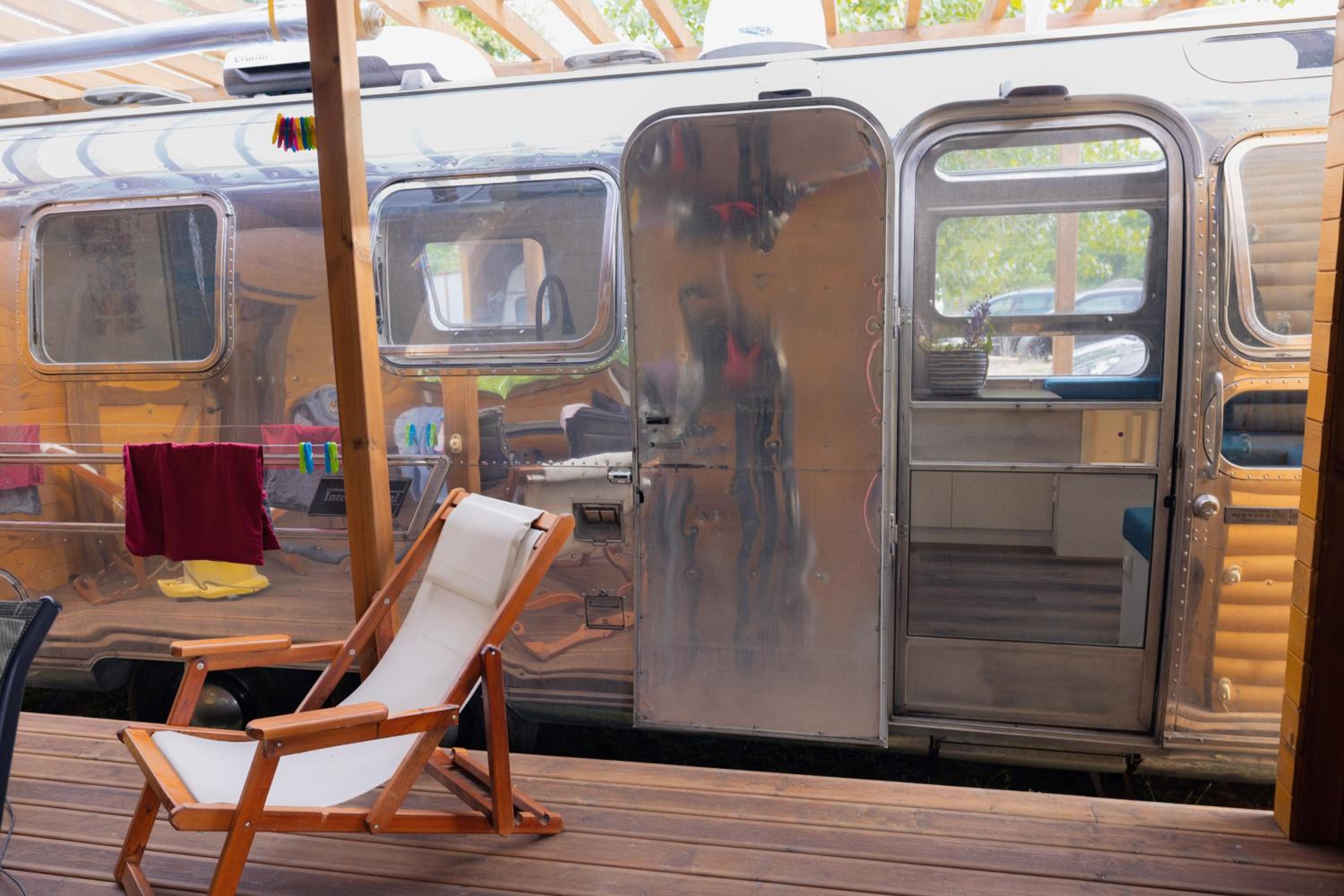 Luxury Vintage Airstream RV/Caravan Retro Charm Meets Comfort
