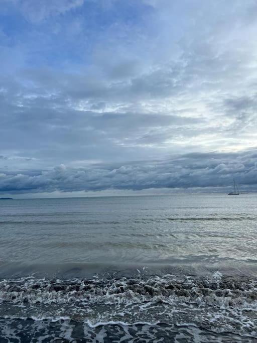 Seaview Apartment-Free Parking-Durres, Albania