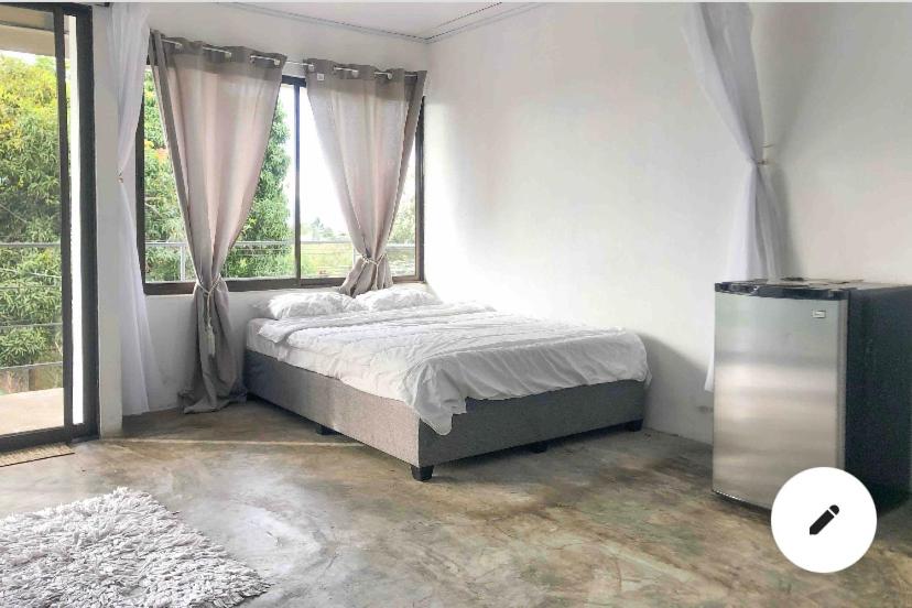 NAPPO Room2 Belén,SJO,5min from airport.NO PARKING