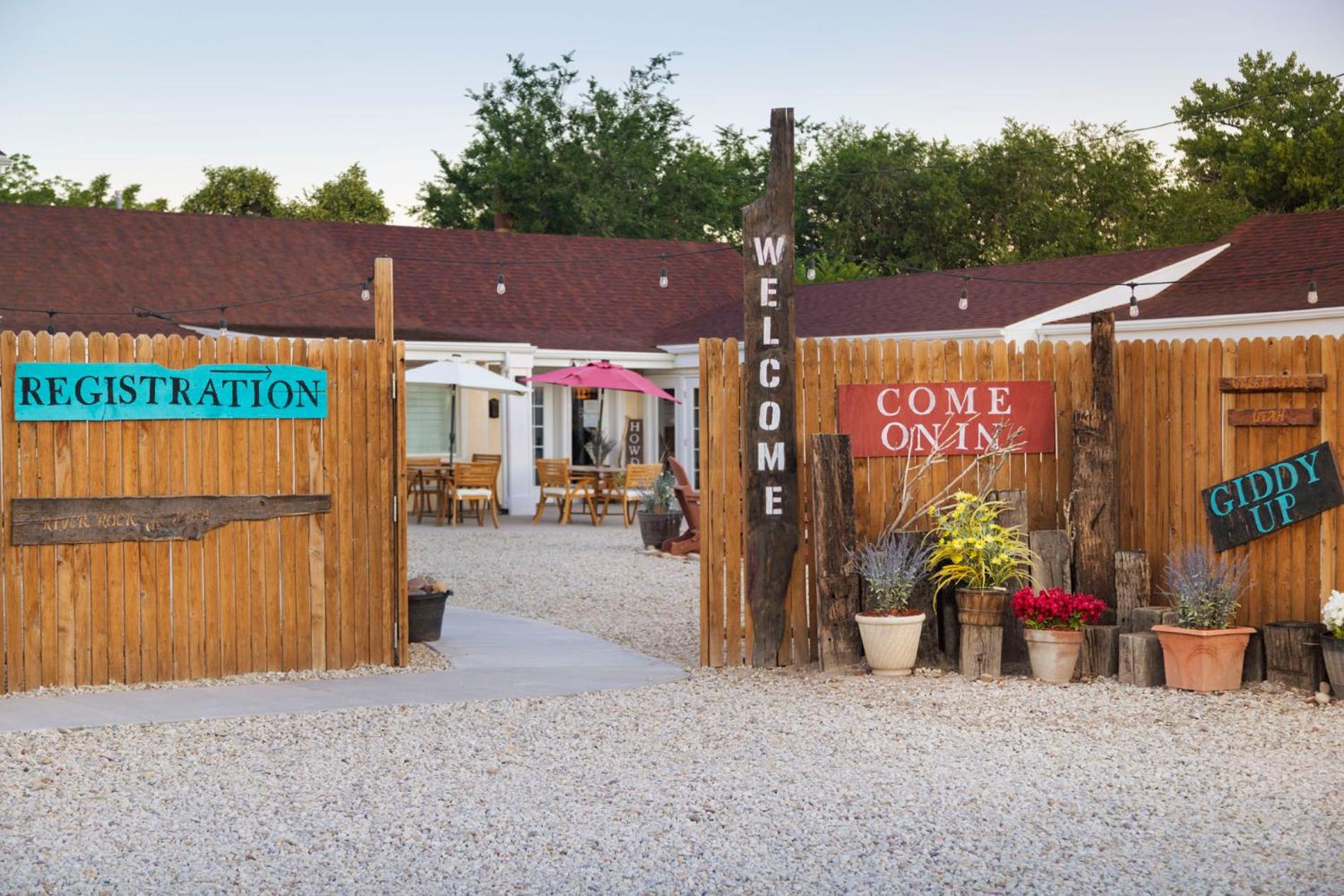 Green River Vacations - River Rock Inn BB - Property Image 2