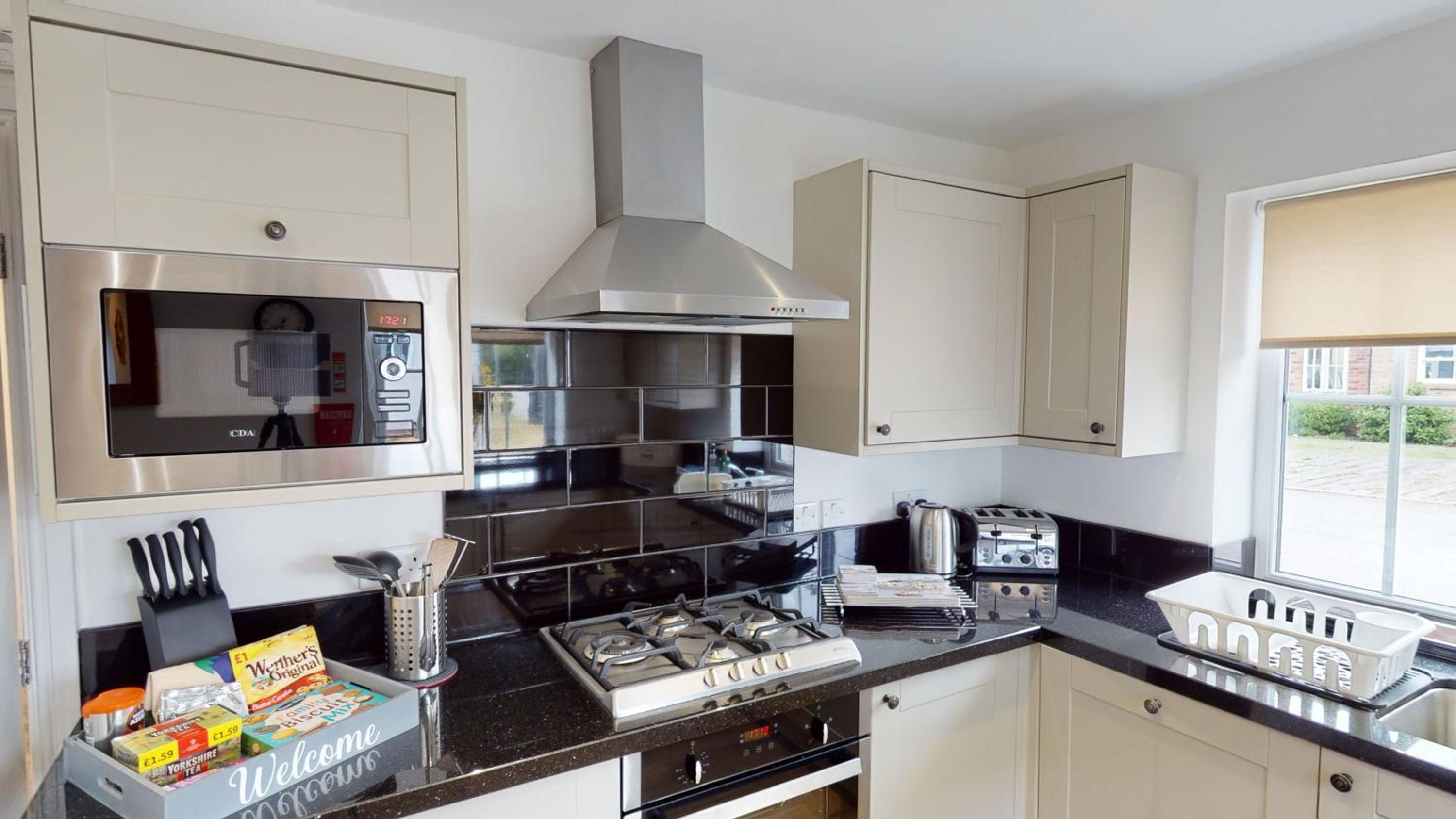 Aubergine Cottage - Part of the The Bay Filey Holiday Village with pool, gym and direct beach access, pub, restaurant, tennis and meadows walks
