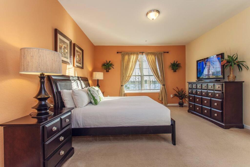 Luxury Lake View Condo-Vista Cay