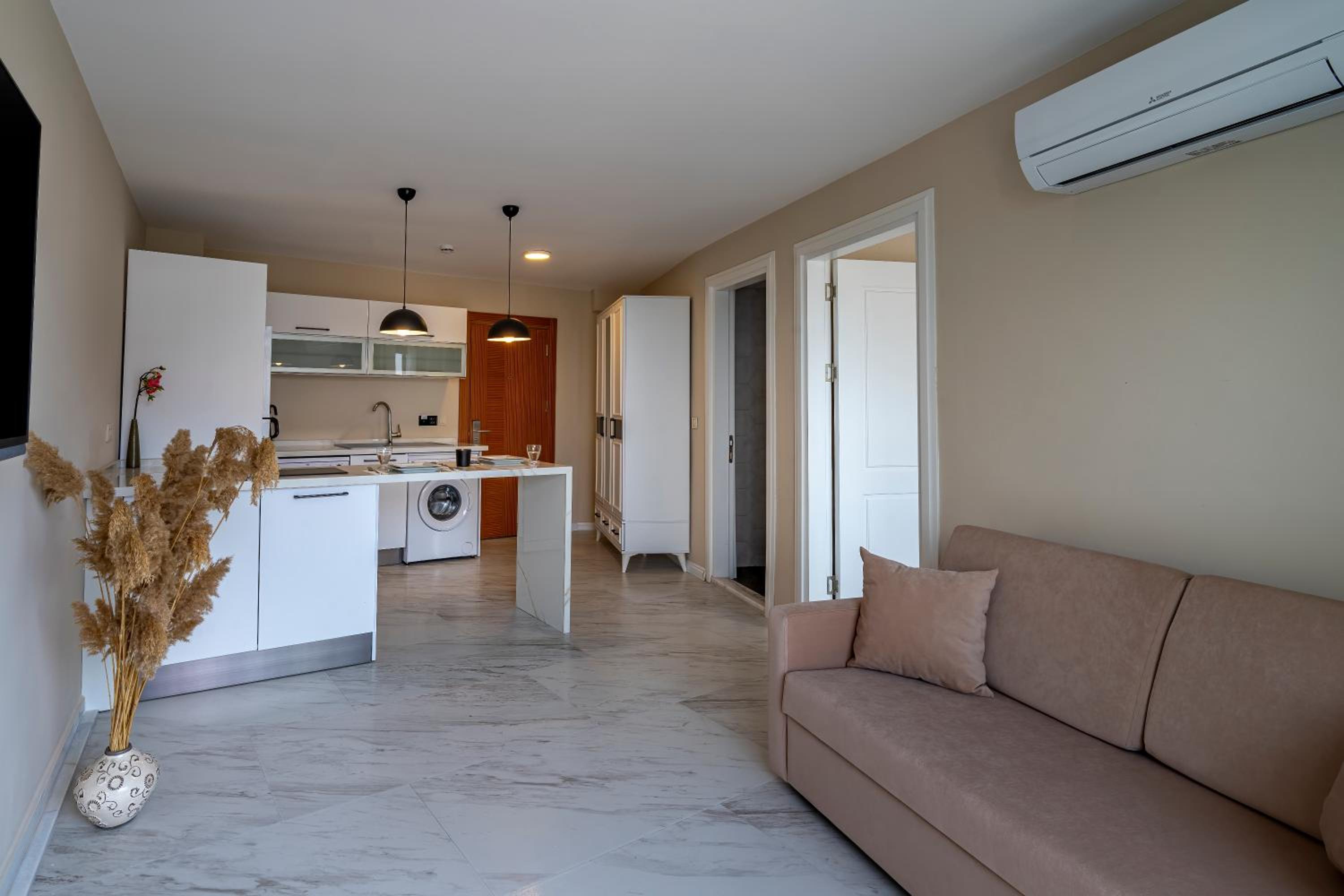 Rosy Suites Hotel - Image 45