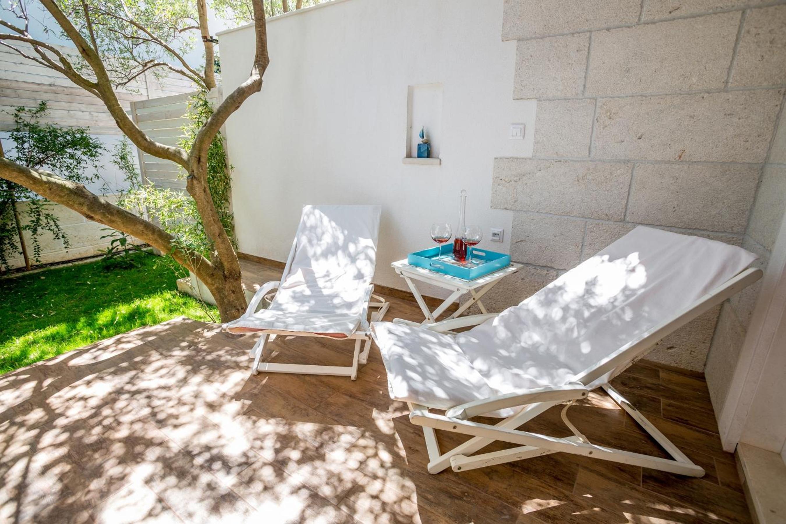 Zlatni Bol Apartments view 2